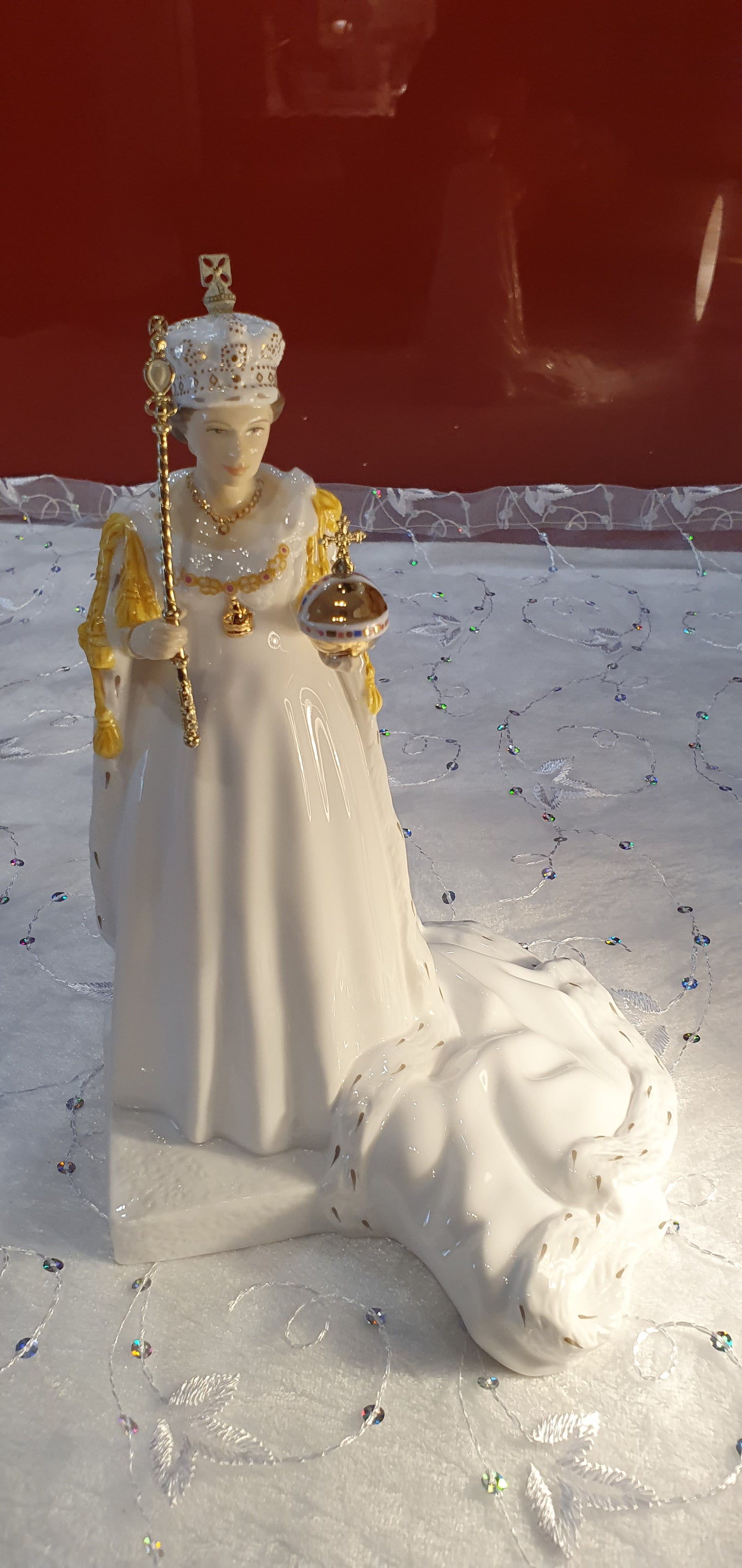 Queen Elizabeth ll Coalport Diamond Jubilee Figure