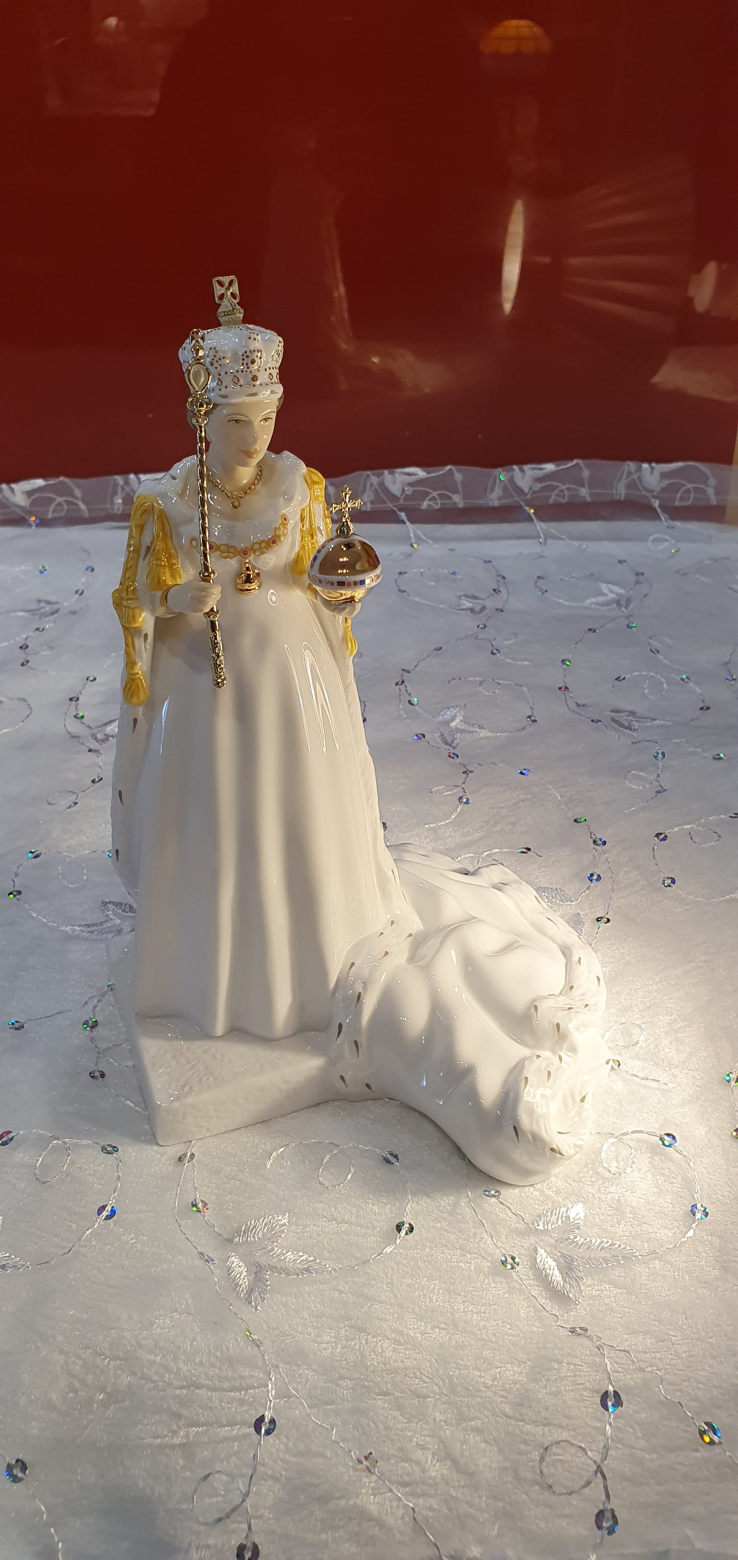 Queen Elizabeth ll Coalport Diamond Jubilee Figure