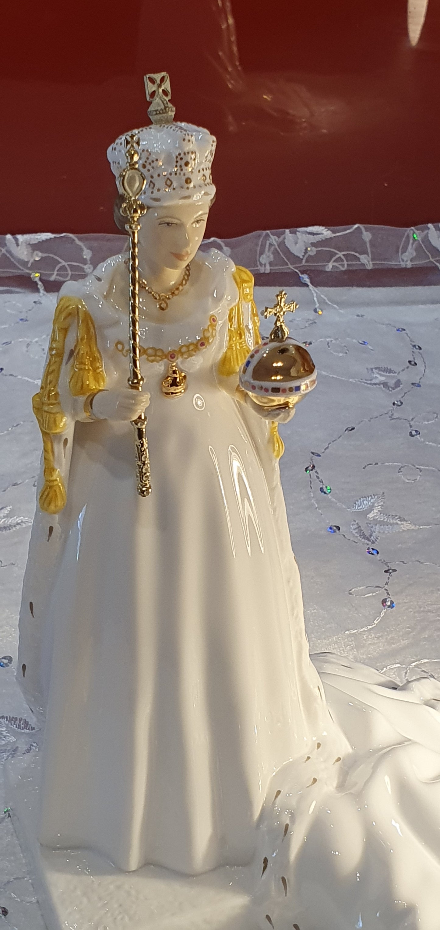 Queen Elizabeth ll Coalport Diamond Jubilee Figure