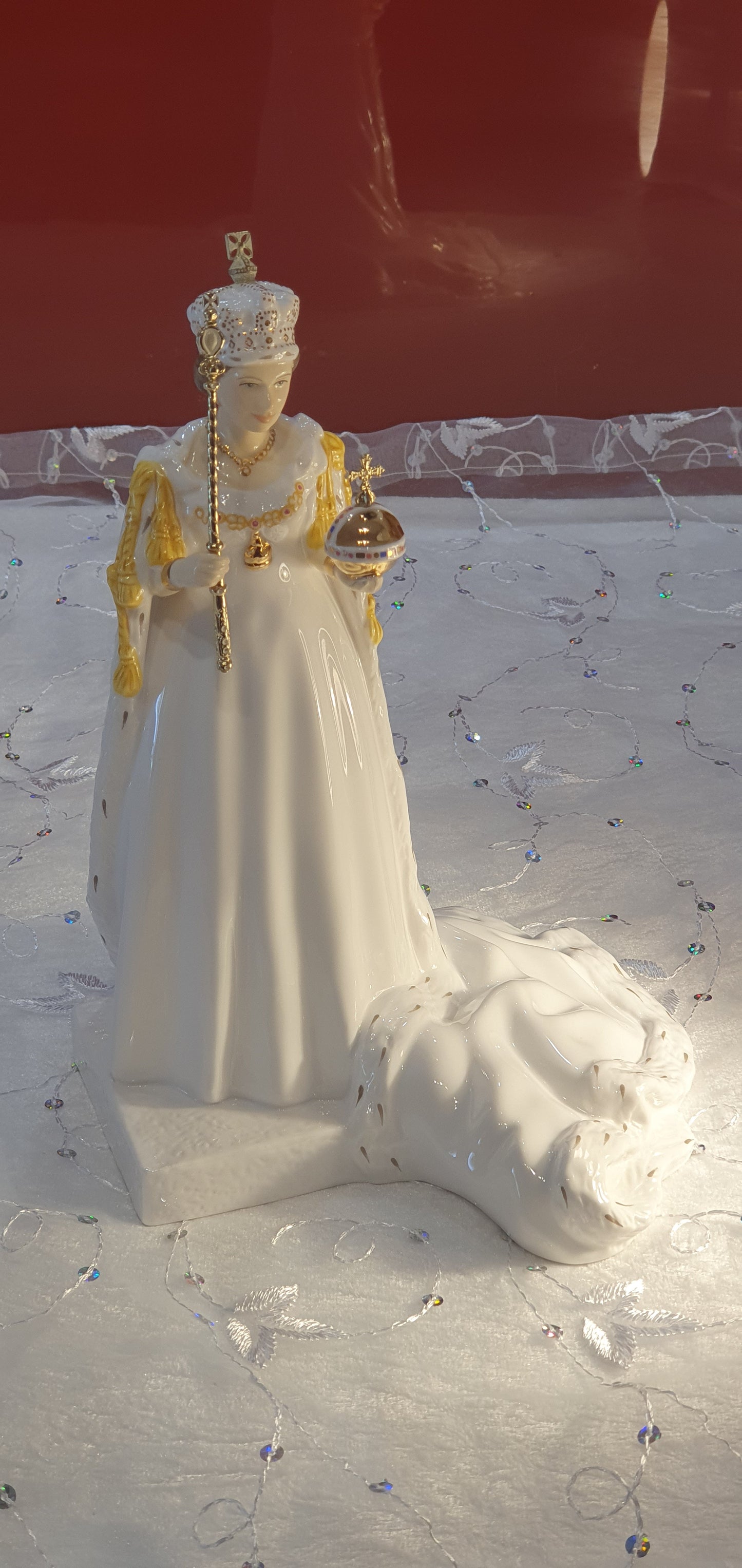 Queen Elizabeth ll Coalport Diamond Jubilee Figure