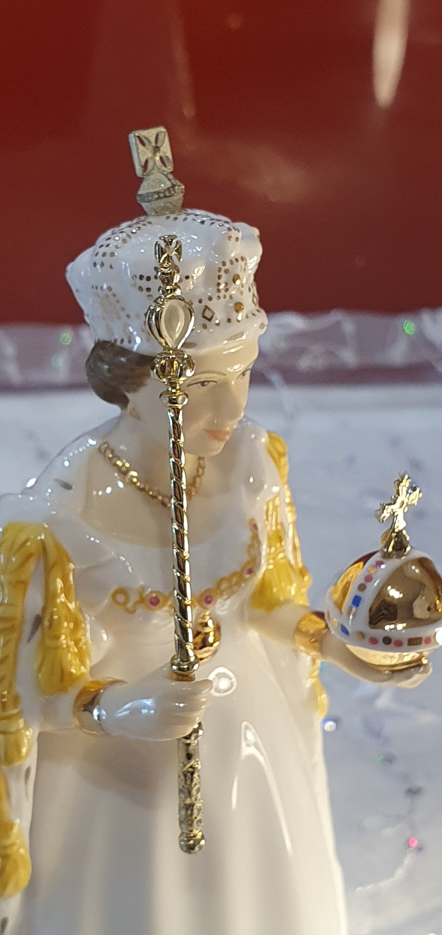 Queen Elizabeth ll Coalport Diamond Jubilee Figure