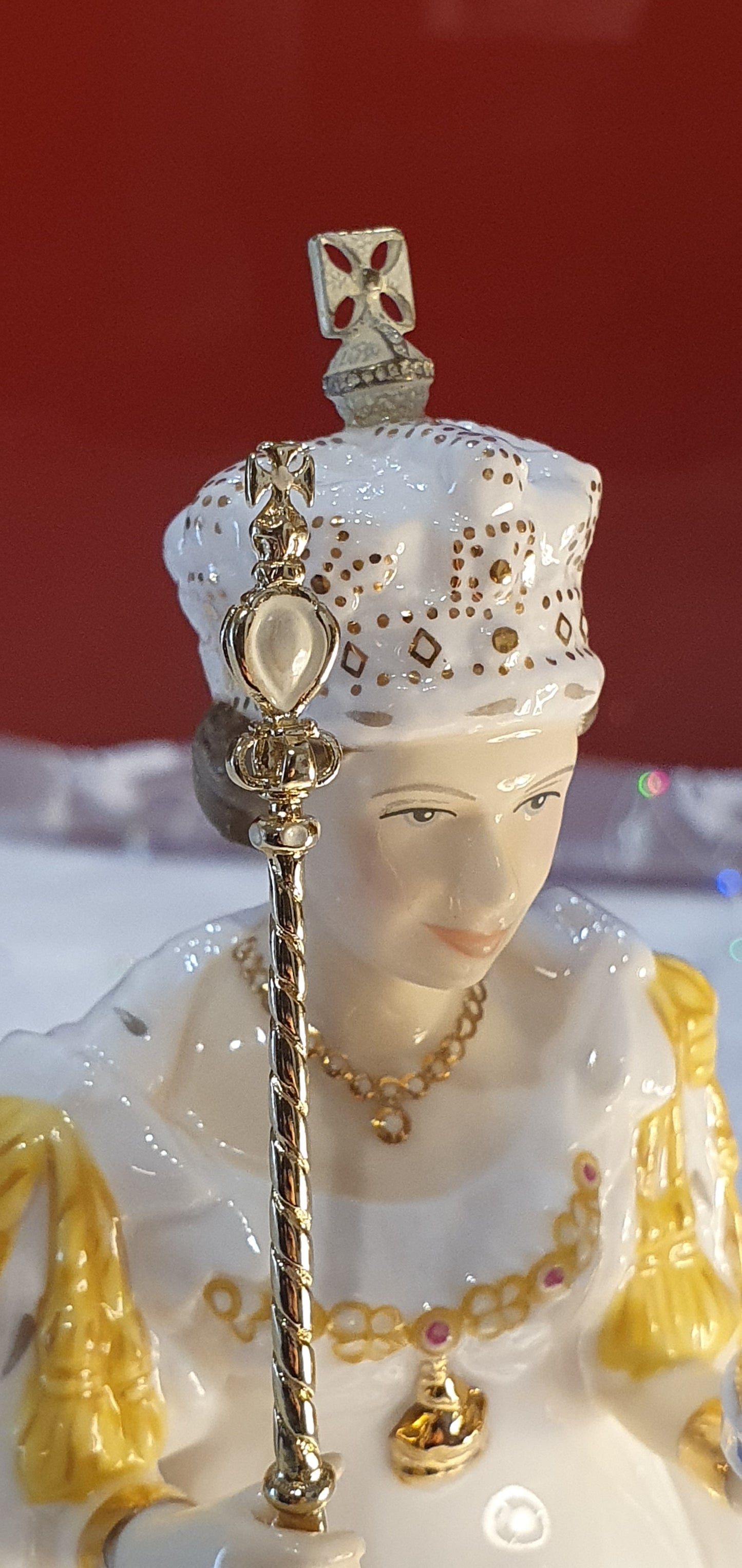 Queen Elizabeth ll Coalport Diamond Jubilee Figure