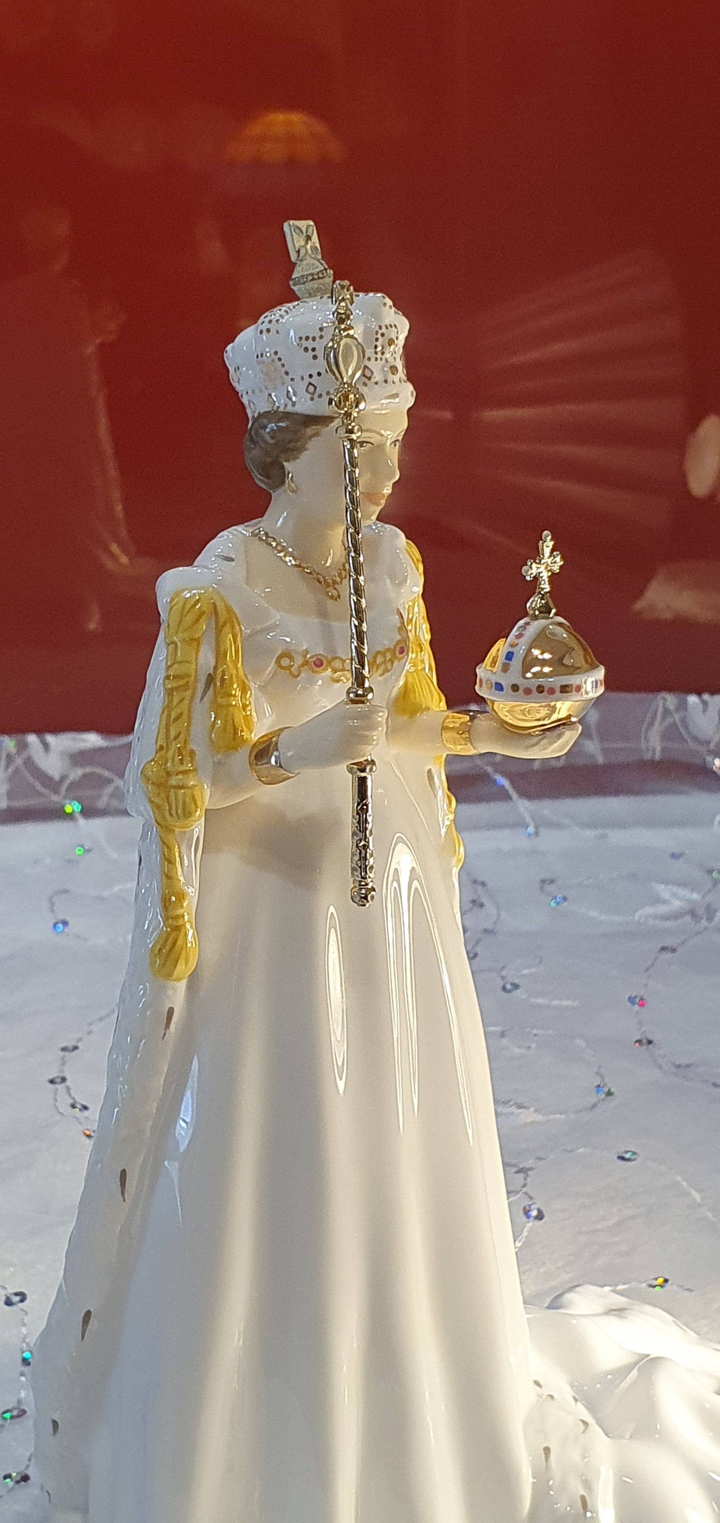 Queen Elizabeth ll Coalport Diamond Jubilee Figure