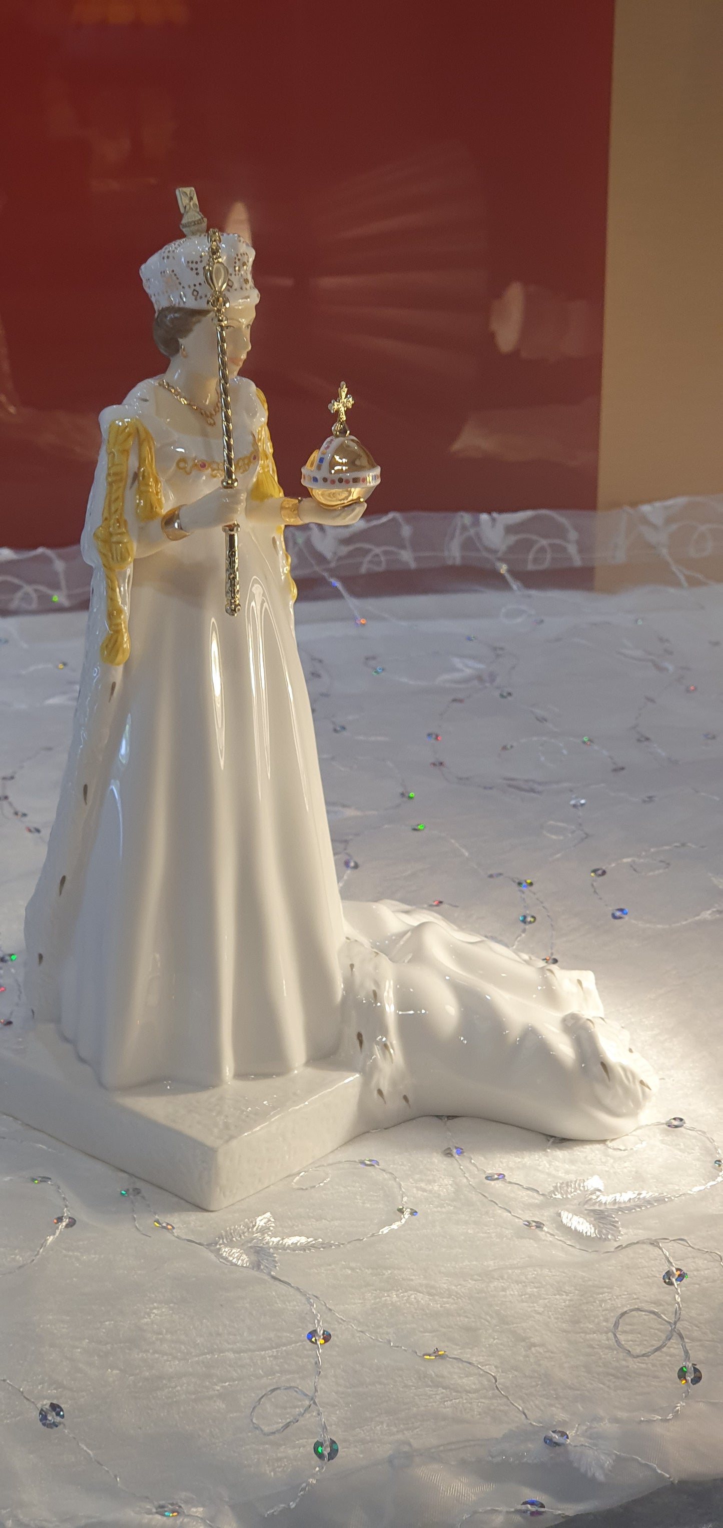 Queen Elizabeth ll Coalport Diamond Jubilee Figure