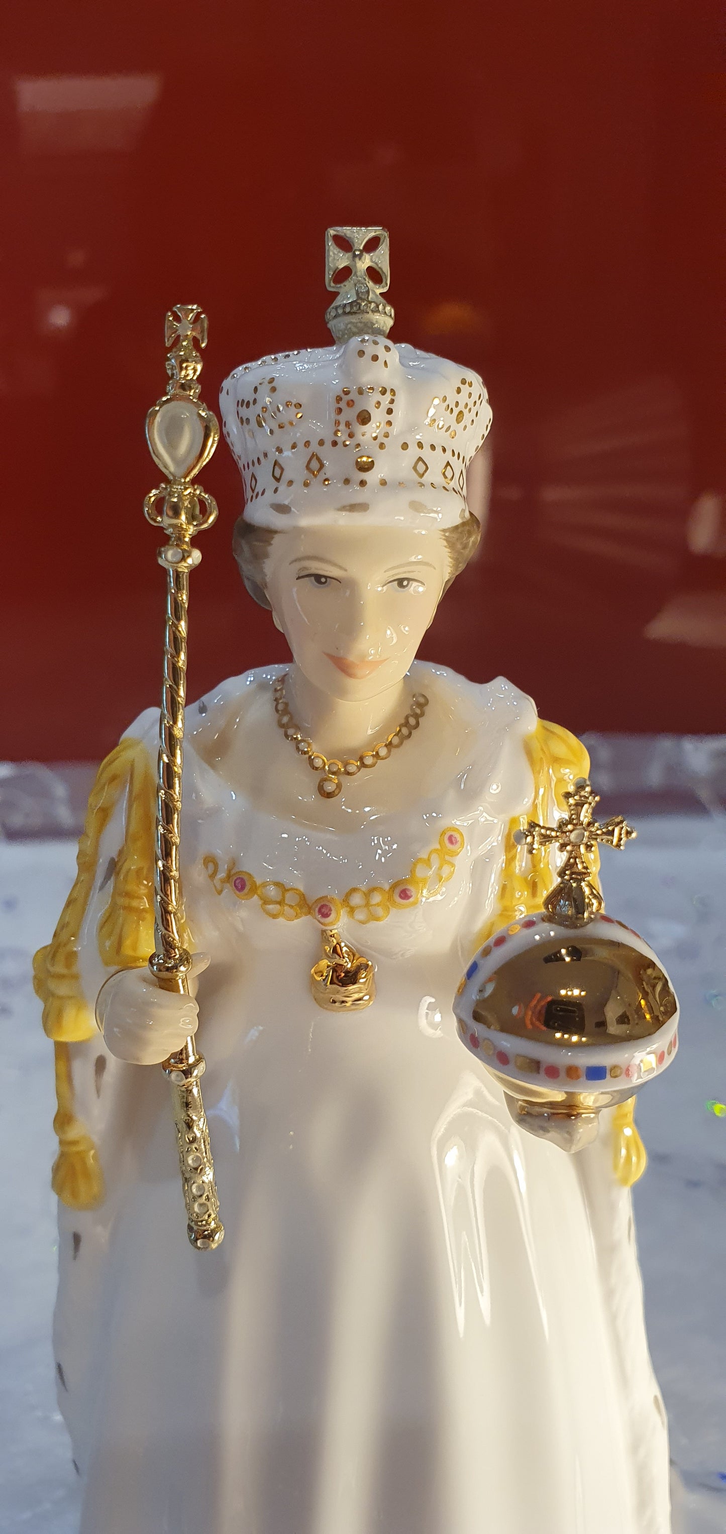 Queen Elizabeth ll Coalport Diamond Jubilee Figure