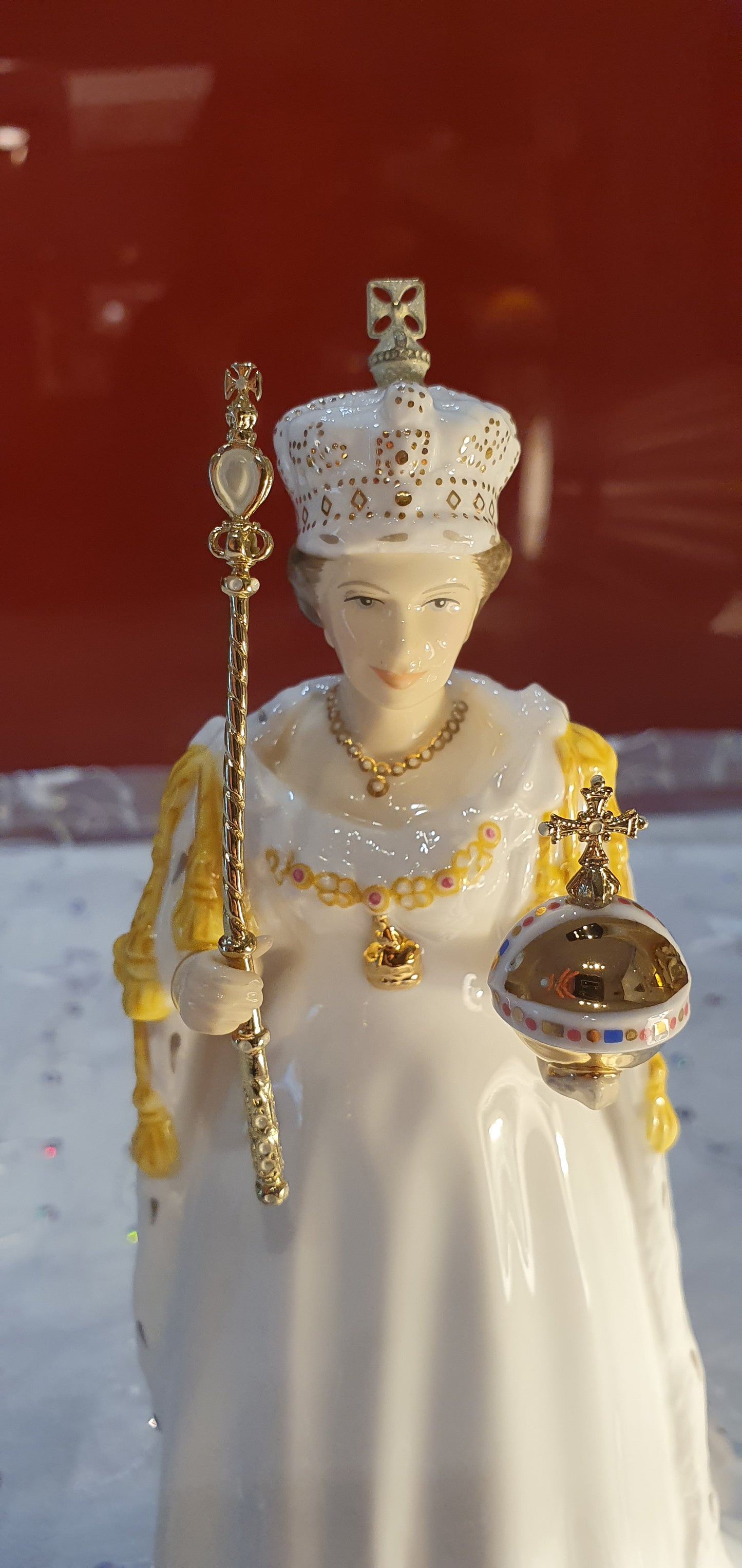 Queen Elizabeth ll Coalport Diamond Jubilee Figure