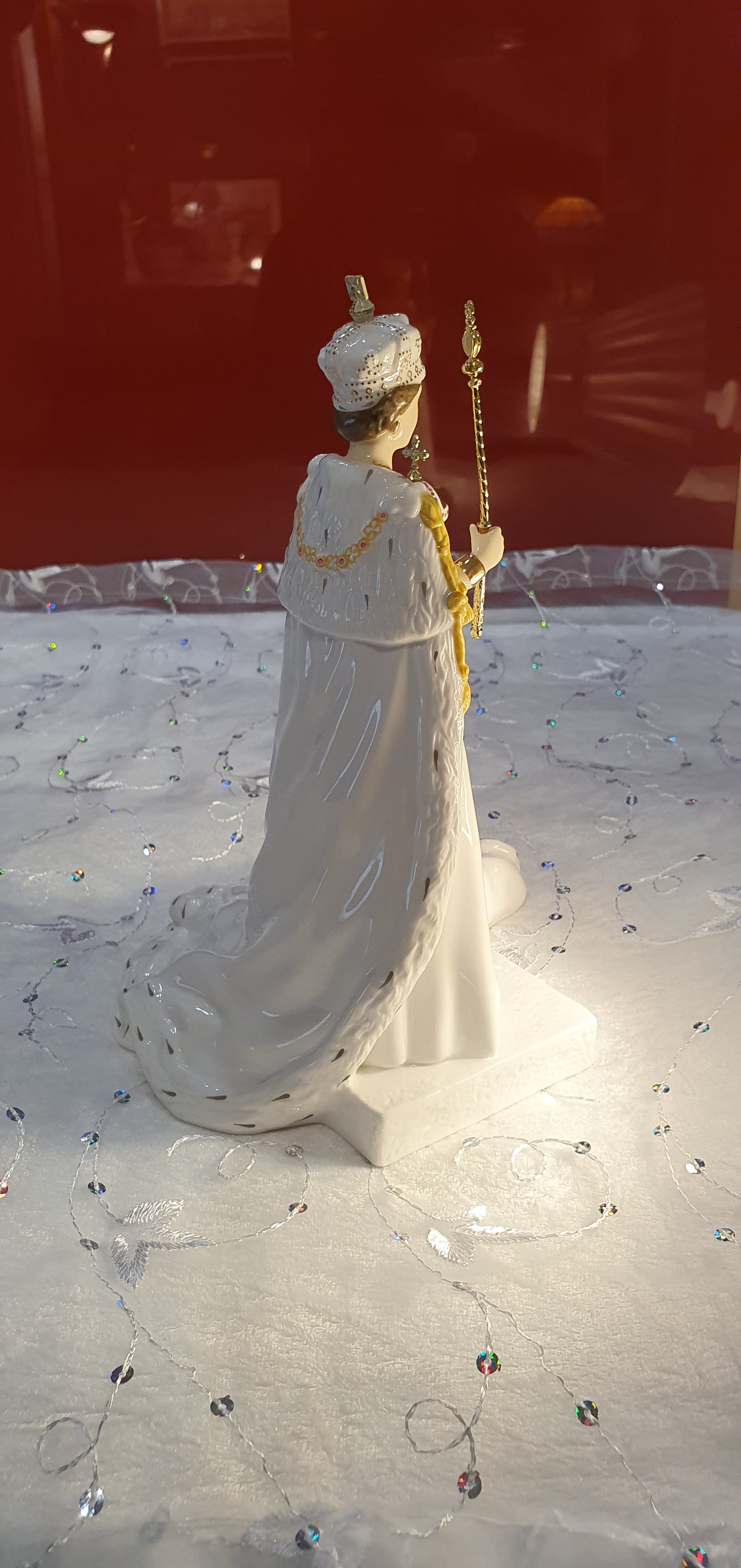 Queen Elizabeth ll Coalport Diamond Jubilee Figure