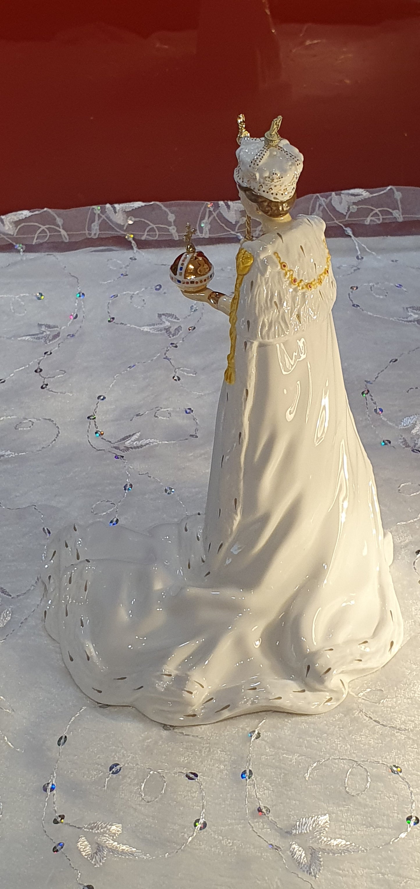 Queen Elizabeth ll Coalport Diamond Jubilee Figure