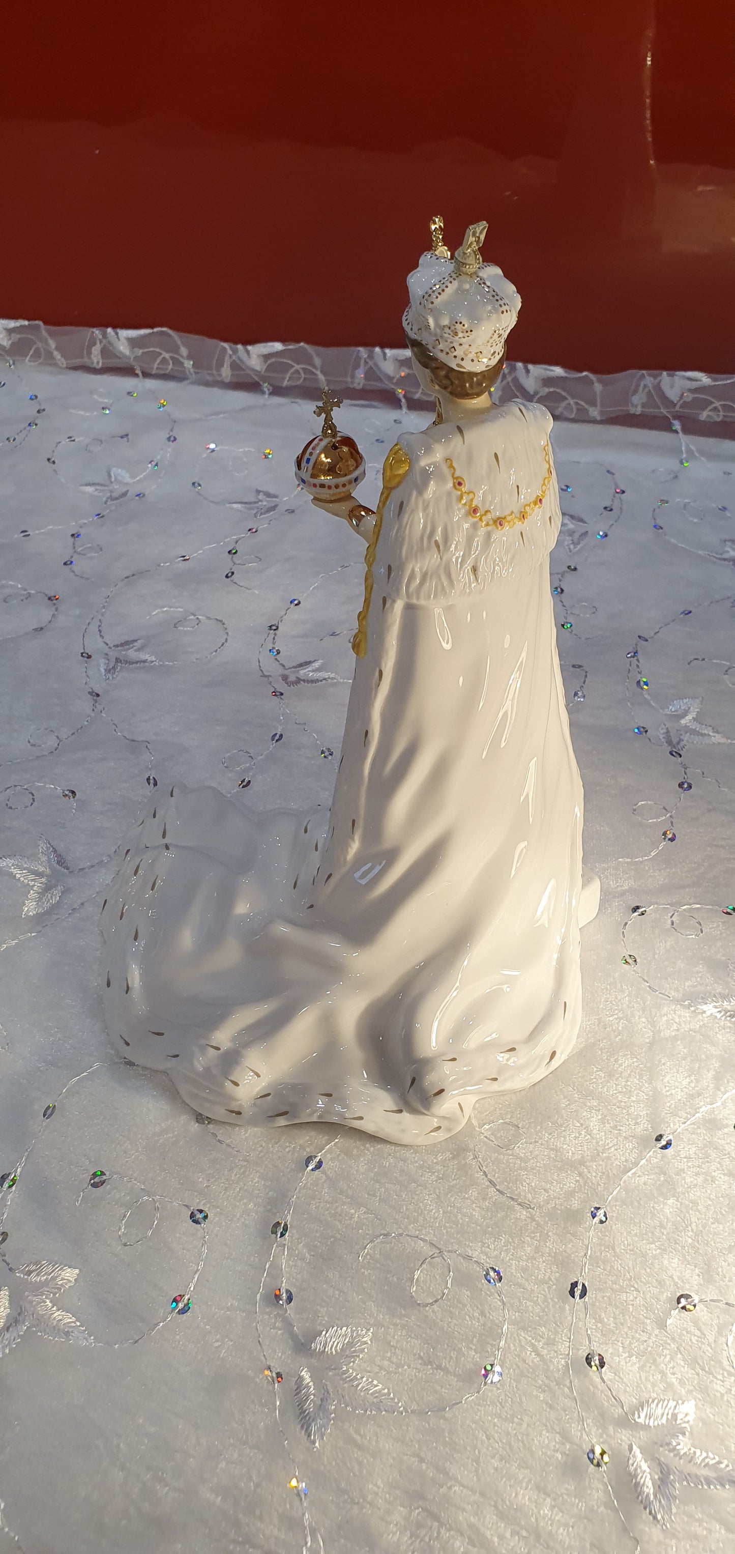 Queen Elizabeth ll Coalport Diamond Jubilee Figure