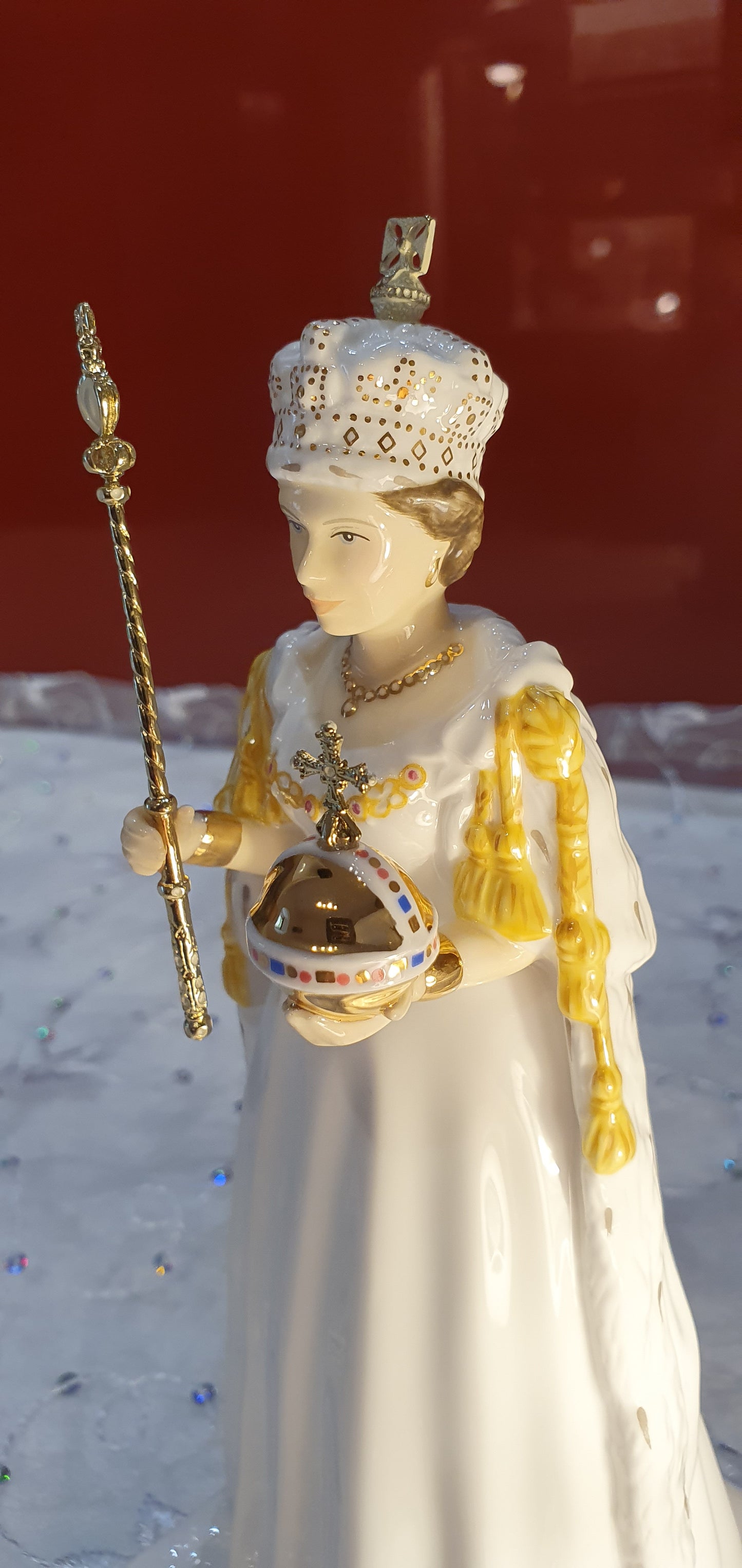 Queen Elizabeth ll Coalport Diamond Jubilee Figure