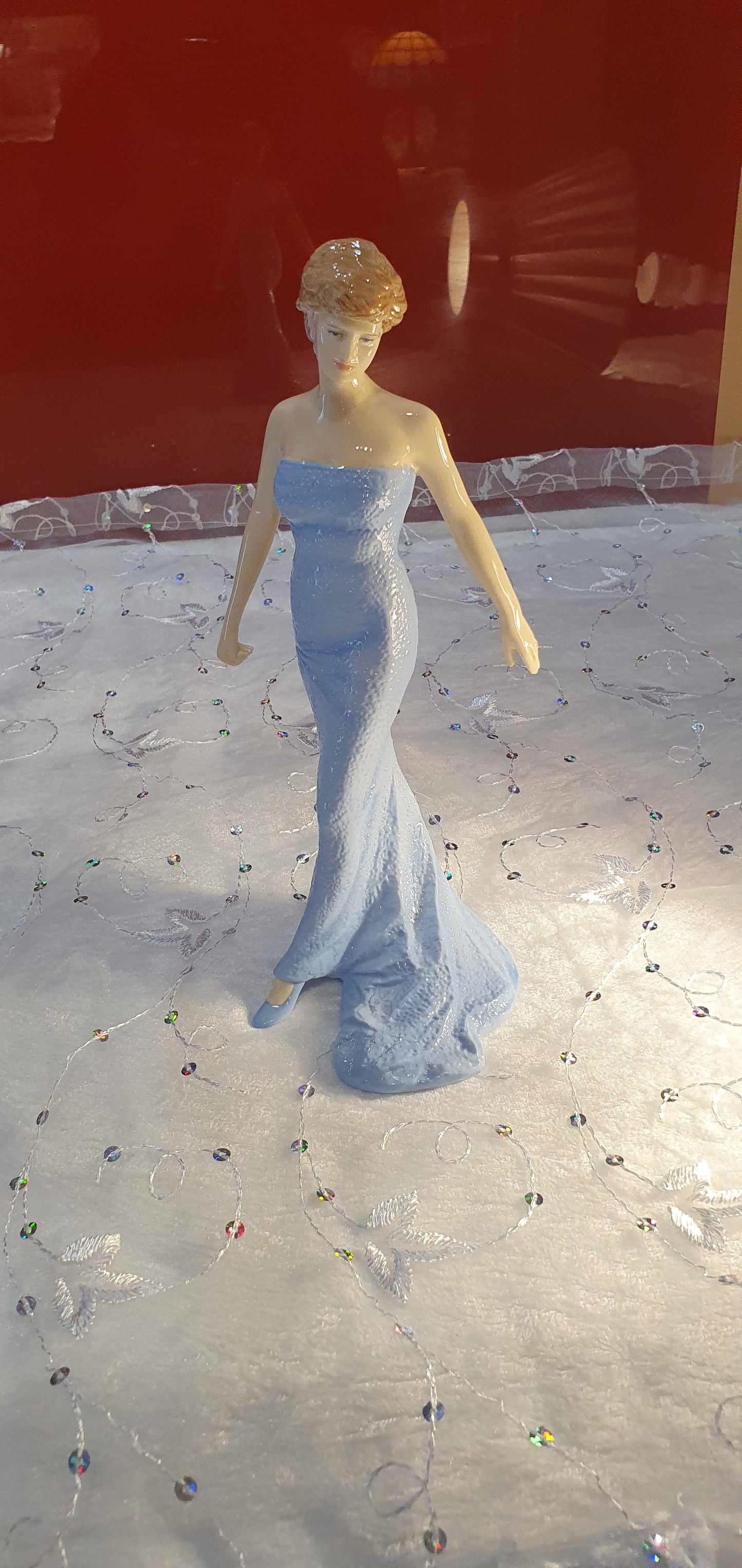 ROYAL DOULTON Princess of Wales Diana Figure