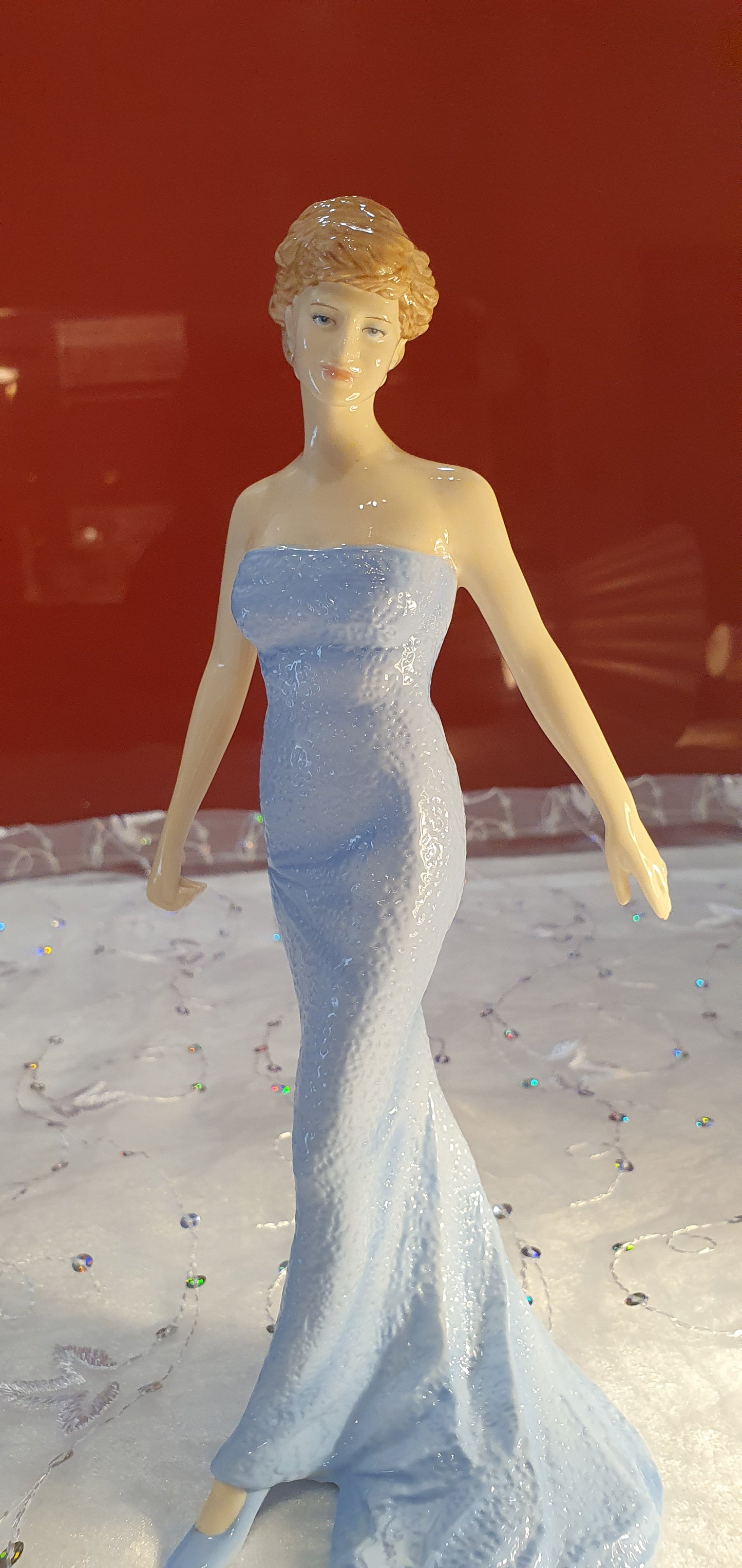 ROYAL DOULTON Princess of Wales Diana Figure