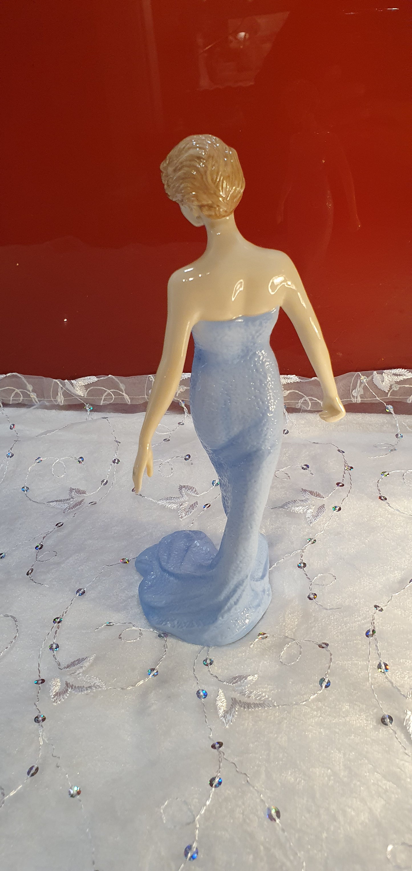 ROYAL DOULTON Princess of Wales Diana Figure