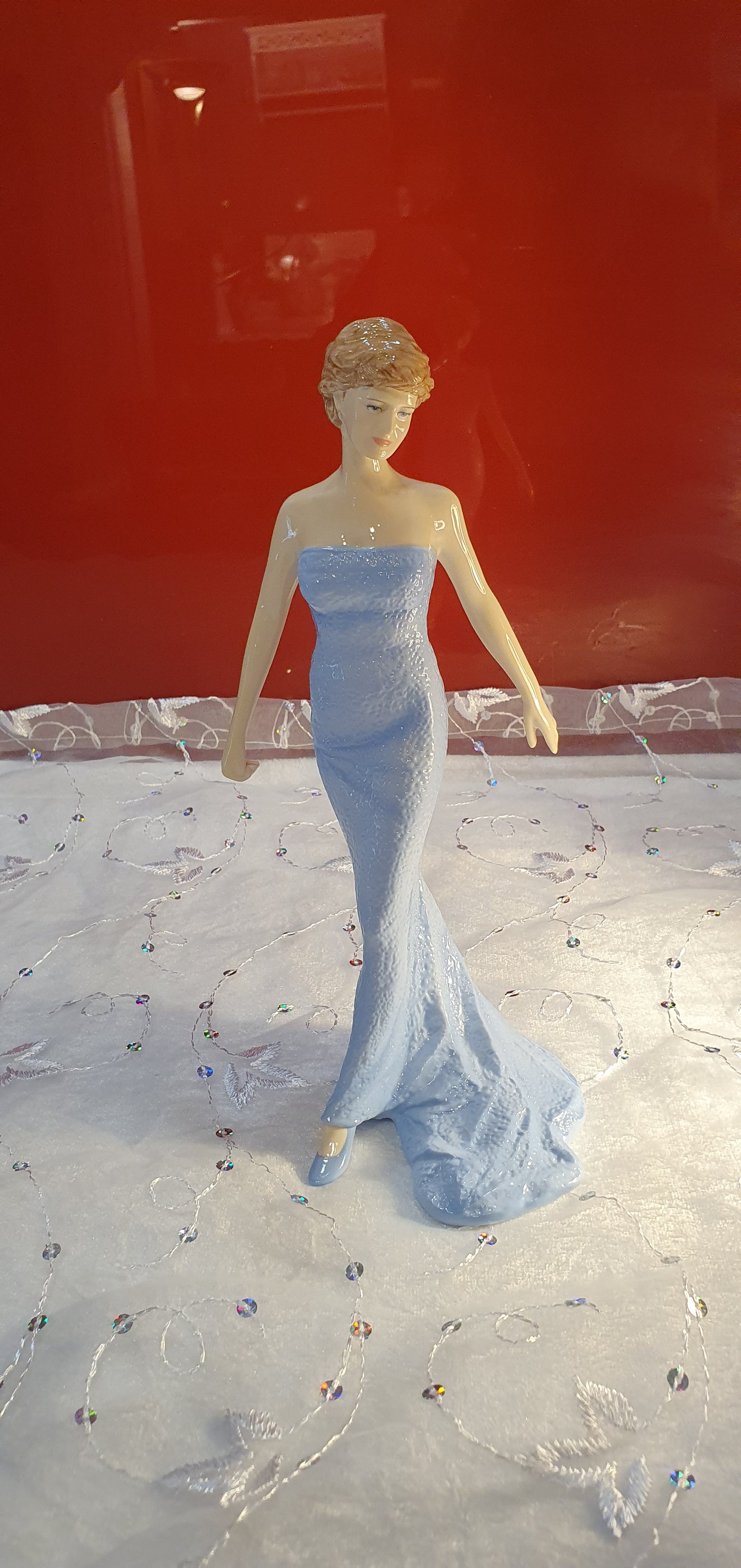 ROYAL DOULTON Princess of Wales Diana Figure