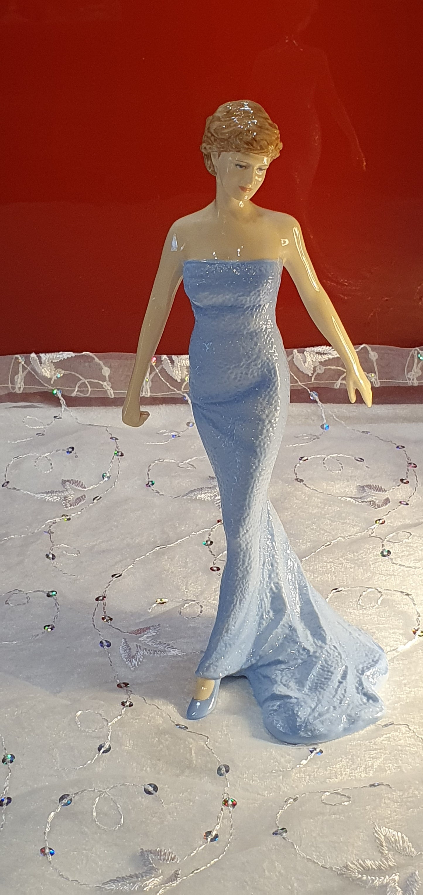 ROYAL DOULTON Princess of Wales Diana Figure