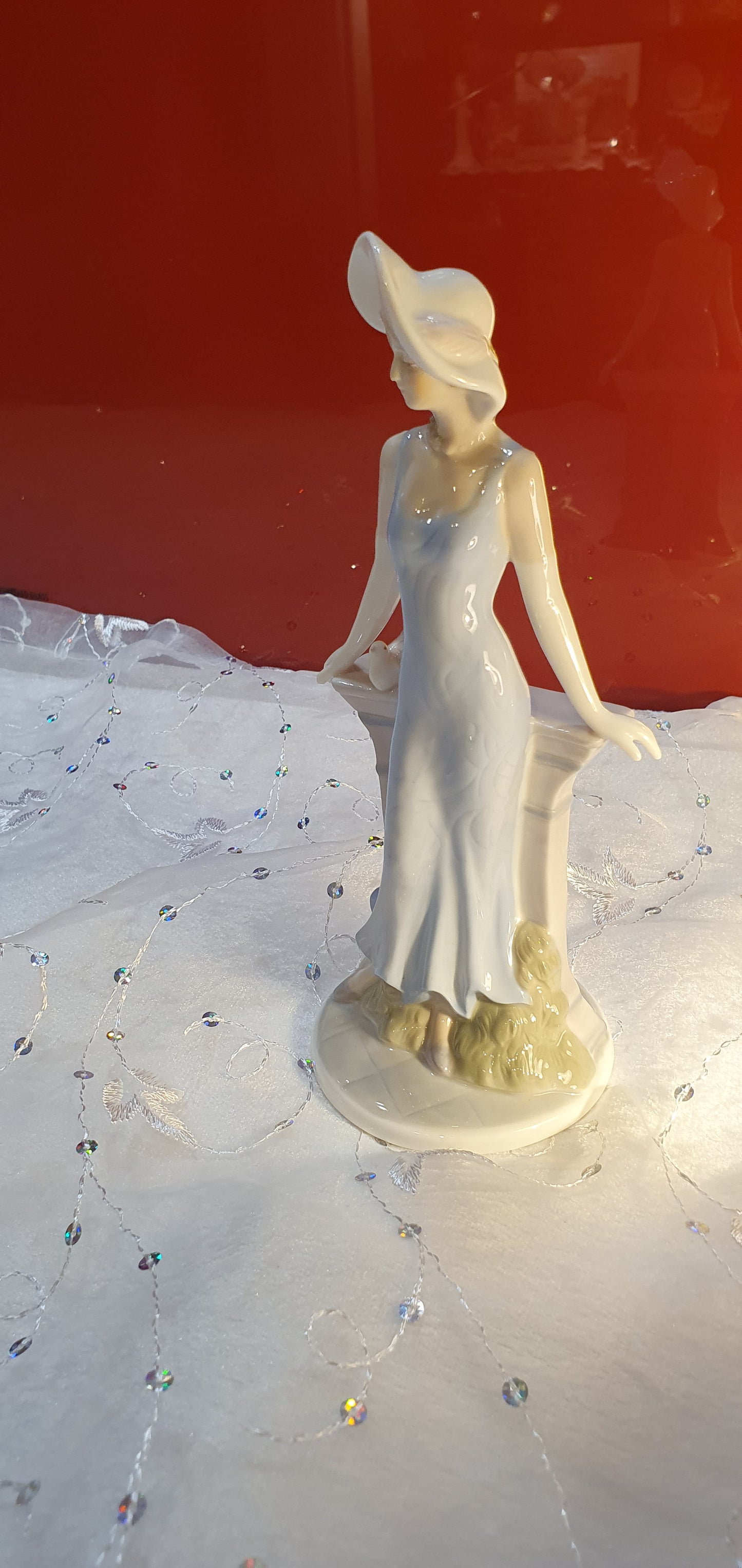 LLADRO Royal Grade Figure.
