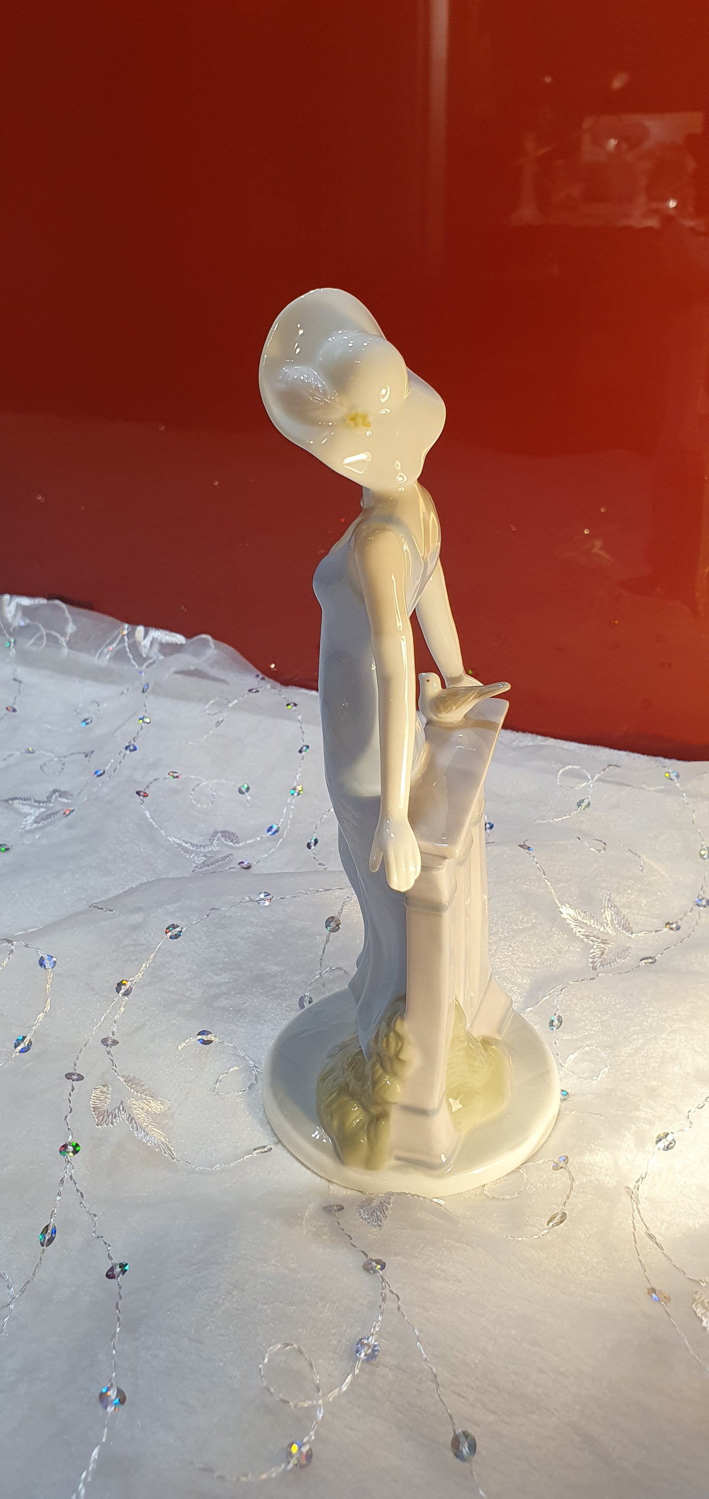 LLADRO Royal Grade Figure.