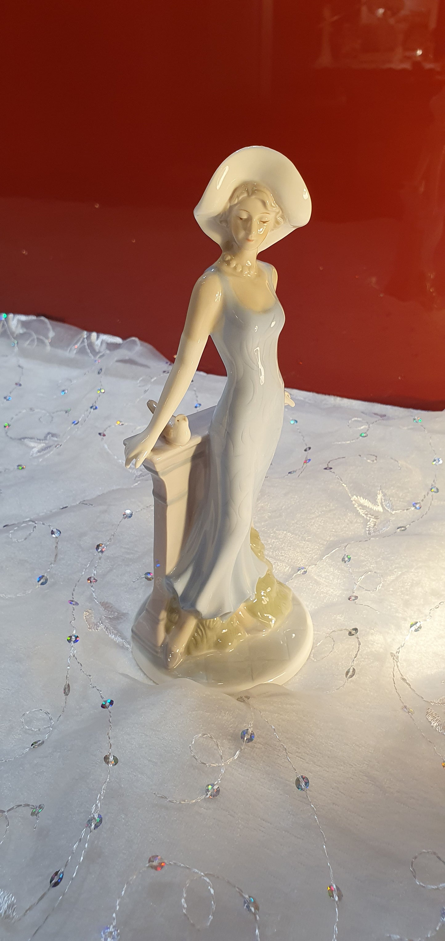 LLADRO Royal Grade Figure.