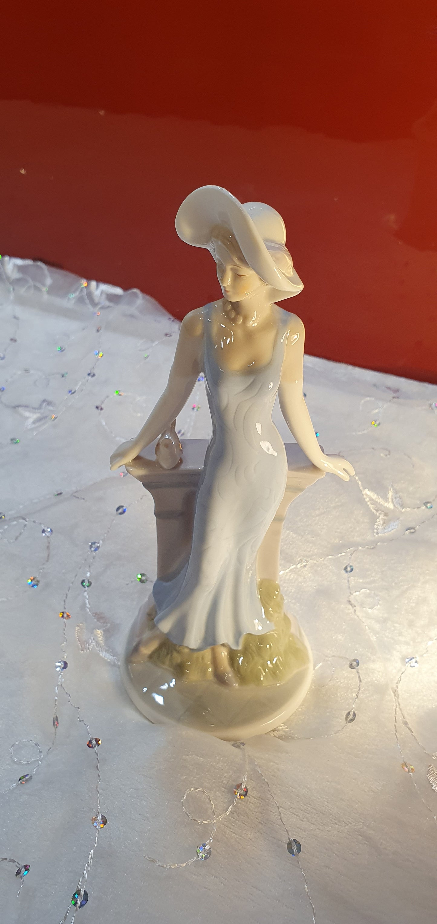 LLADRO Royal Grade Figure.