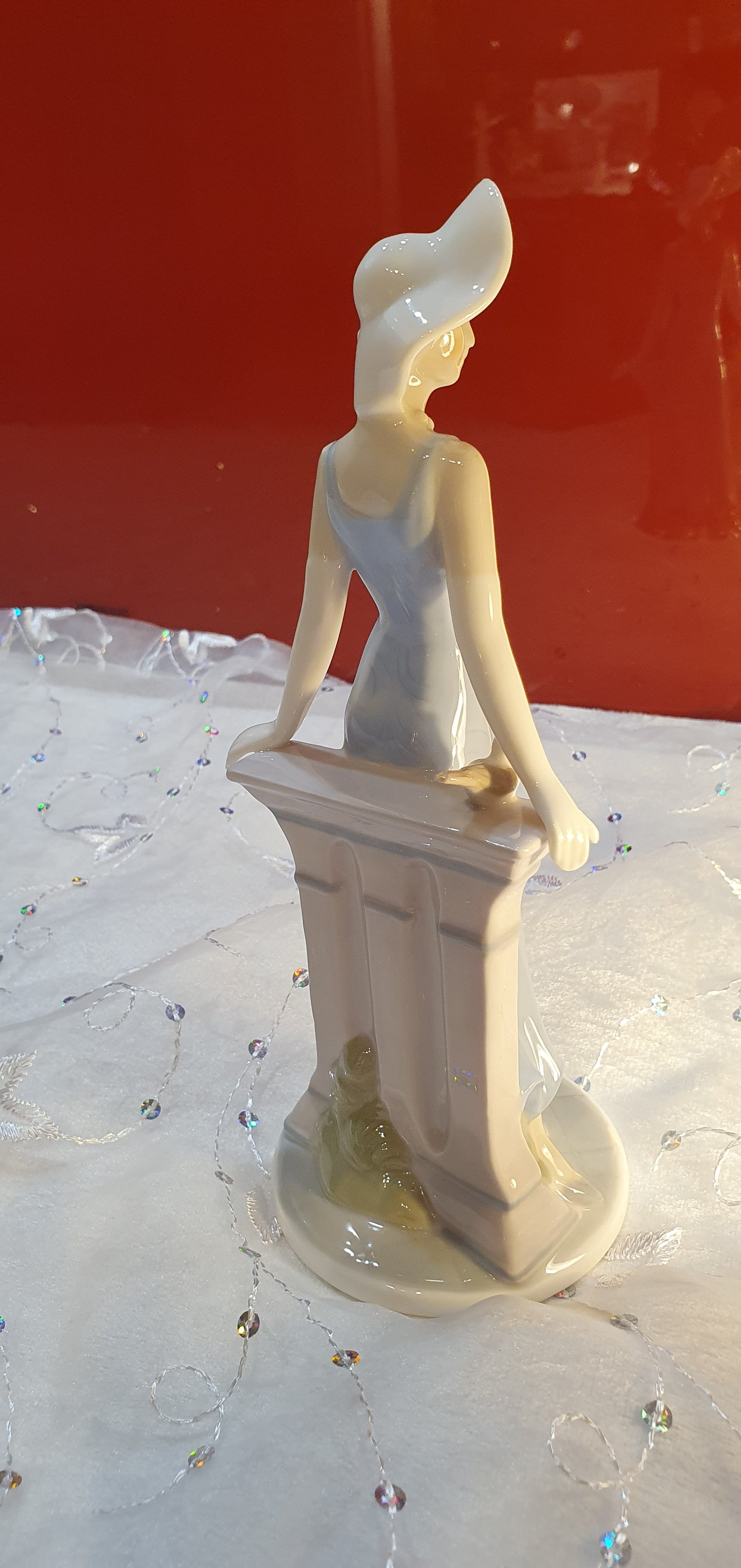 LLADRO Royal Grade Figure.