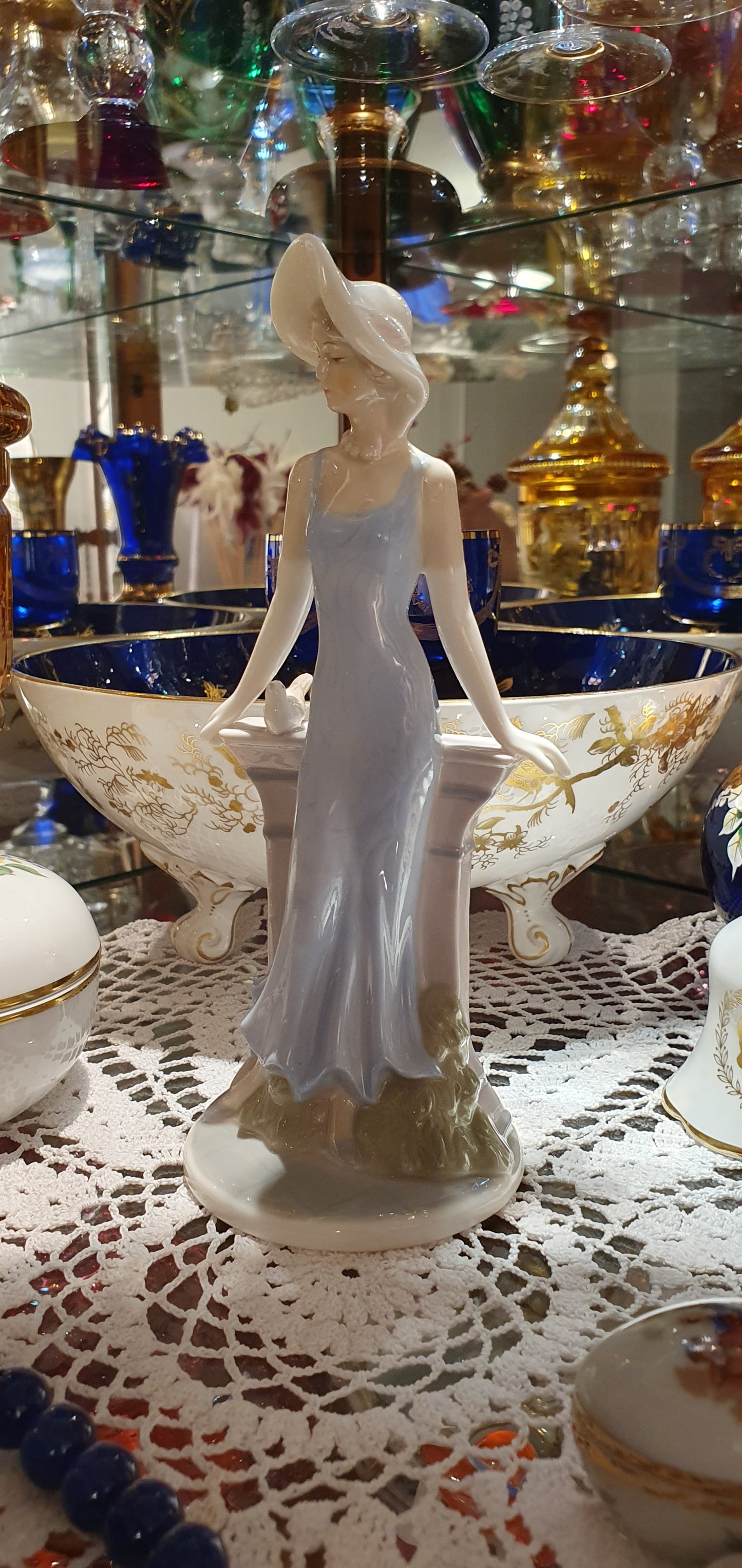 LLADRO Royal Grade Figure.
