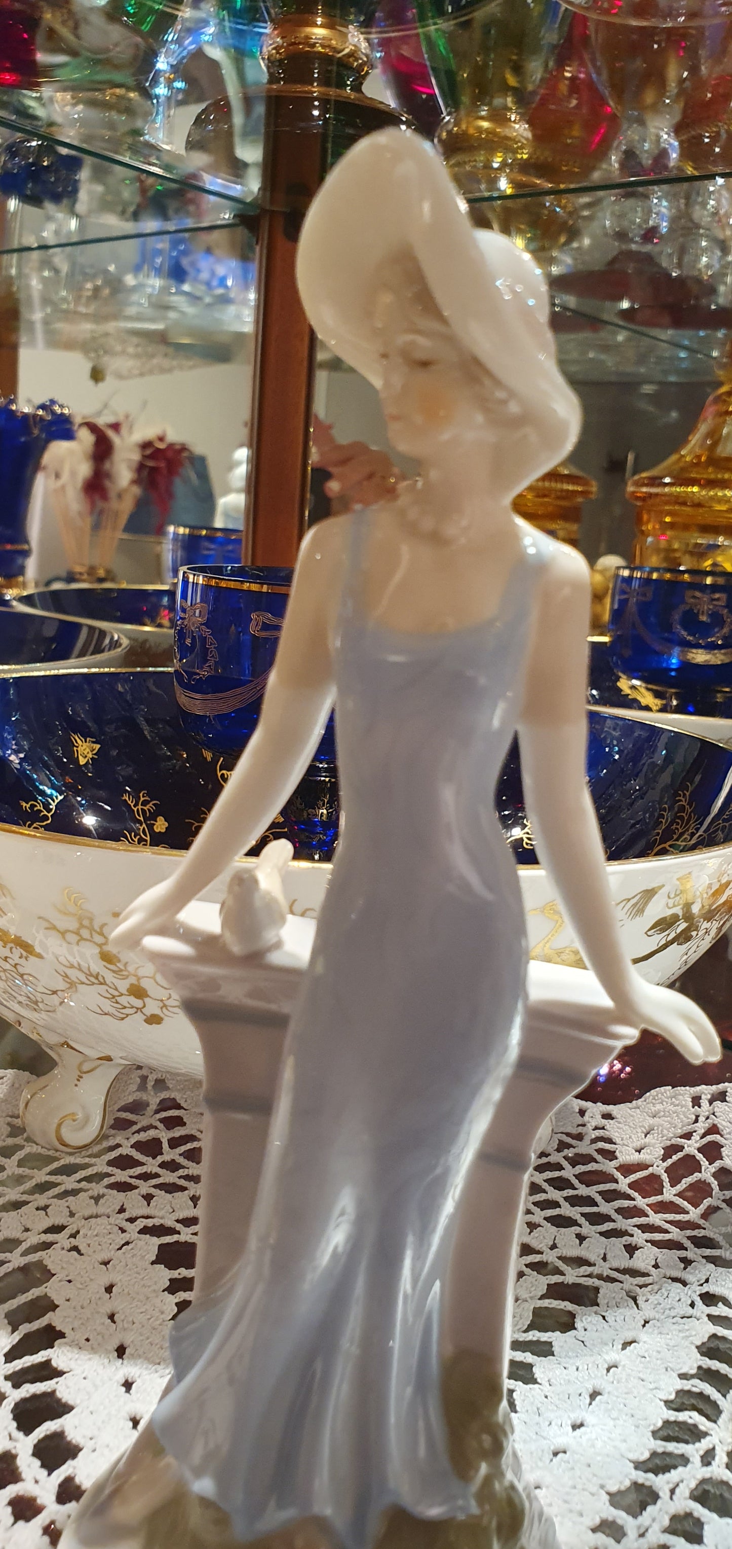 LLADRO Royal Grade Figure.