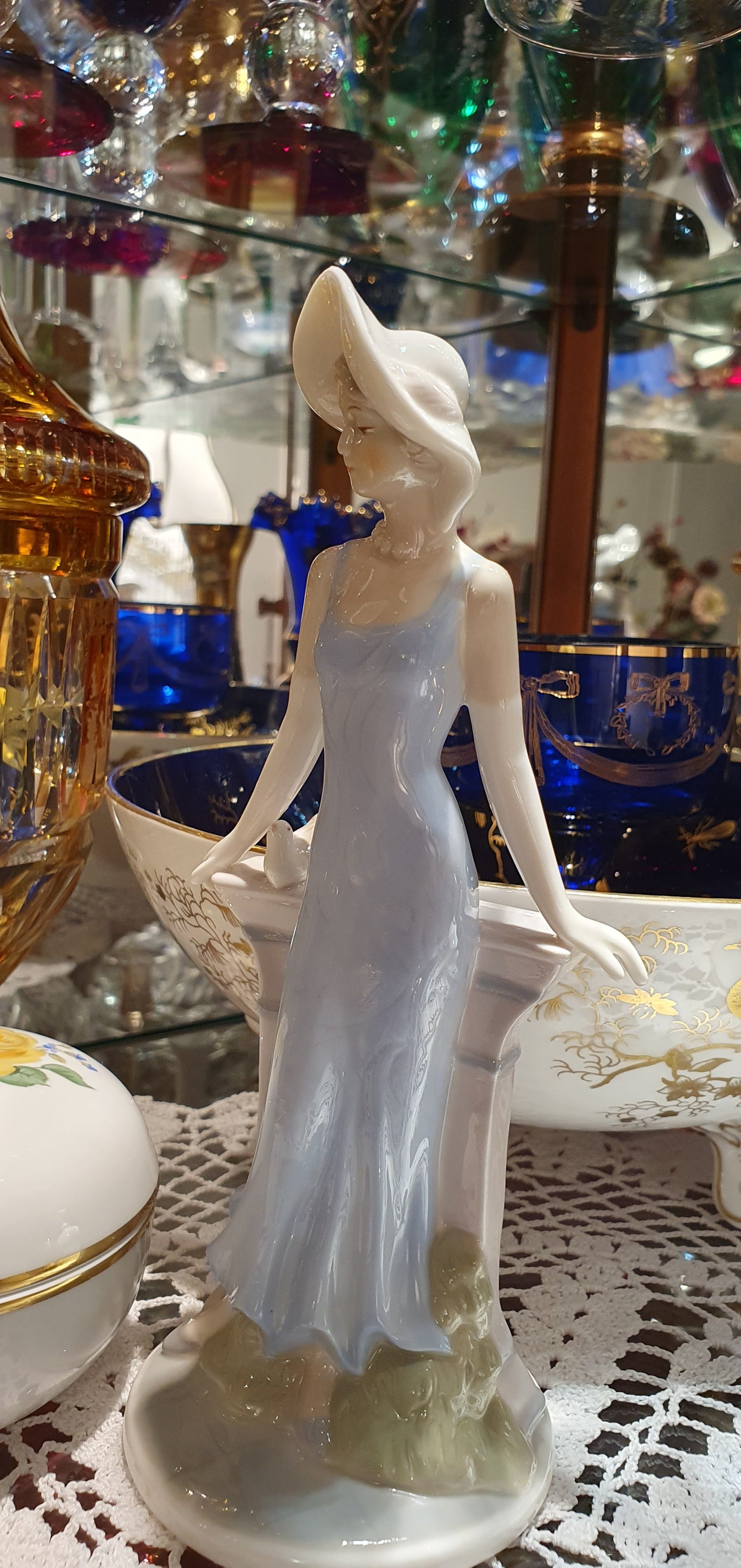 LLADRO Royal Grade Figure.