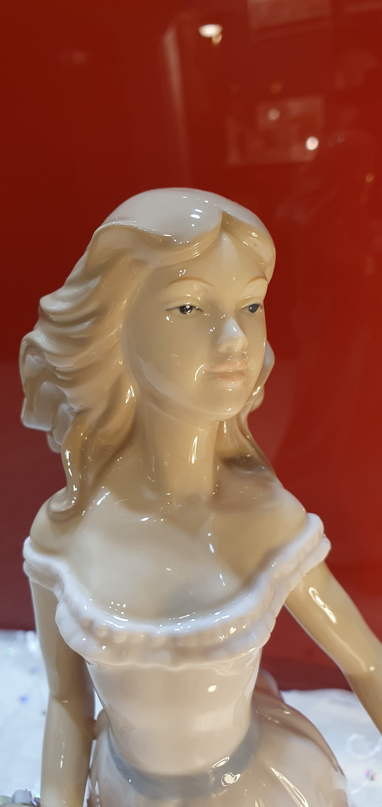 A sumptuous figure of The Leonardo Collection.