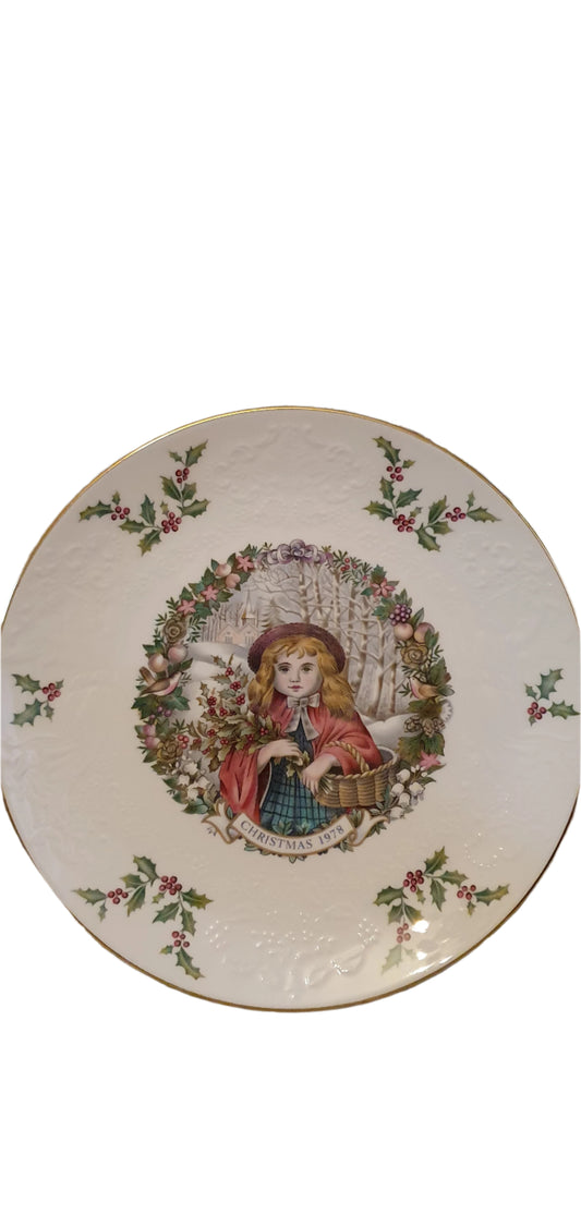 Декоративна Коледна магия: Чиния Royal Doulton 1978