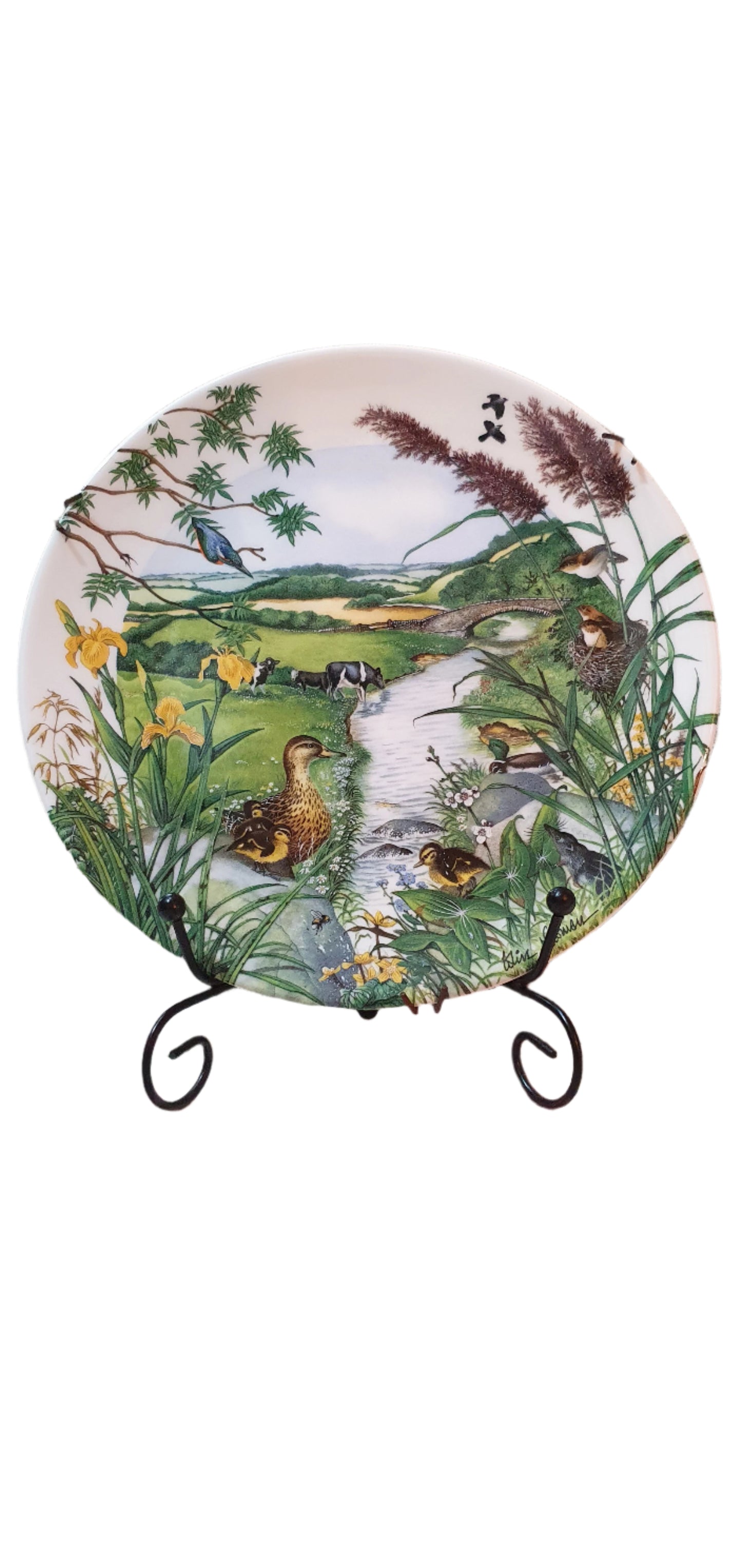 Decorative plate Tranquility in the English countryside: Wedgwood "The Meandering Stream" (1987)