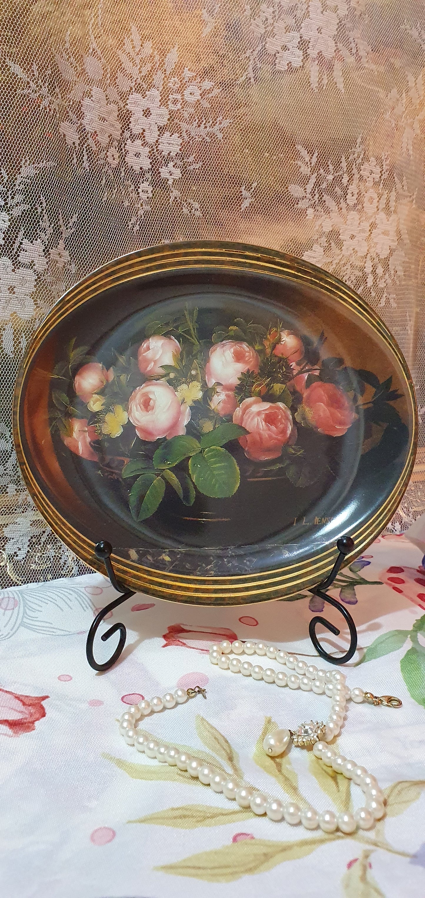 Decorative porcelain plate "Bouquet of Roses" by Grande Porcelain of Copenhagen (9061B)