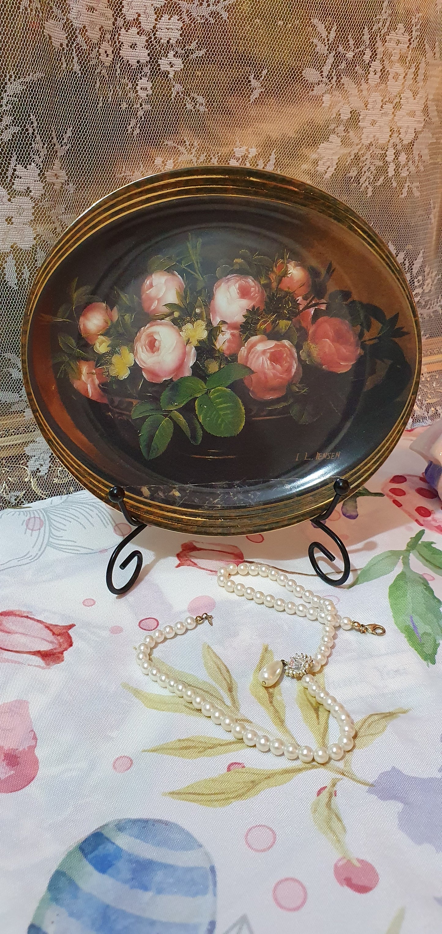Decorative porcelain plate "Bouquet of Roses" by Grande Porcelain of Copenhagen (9061B)