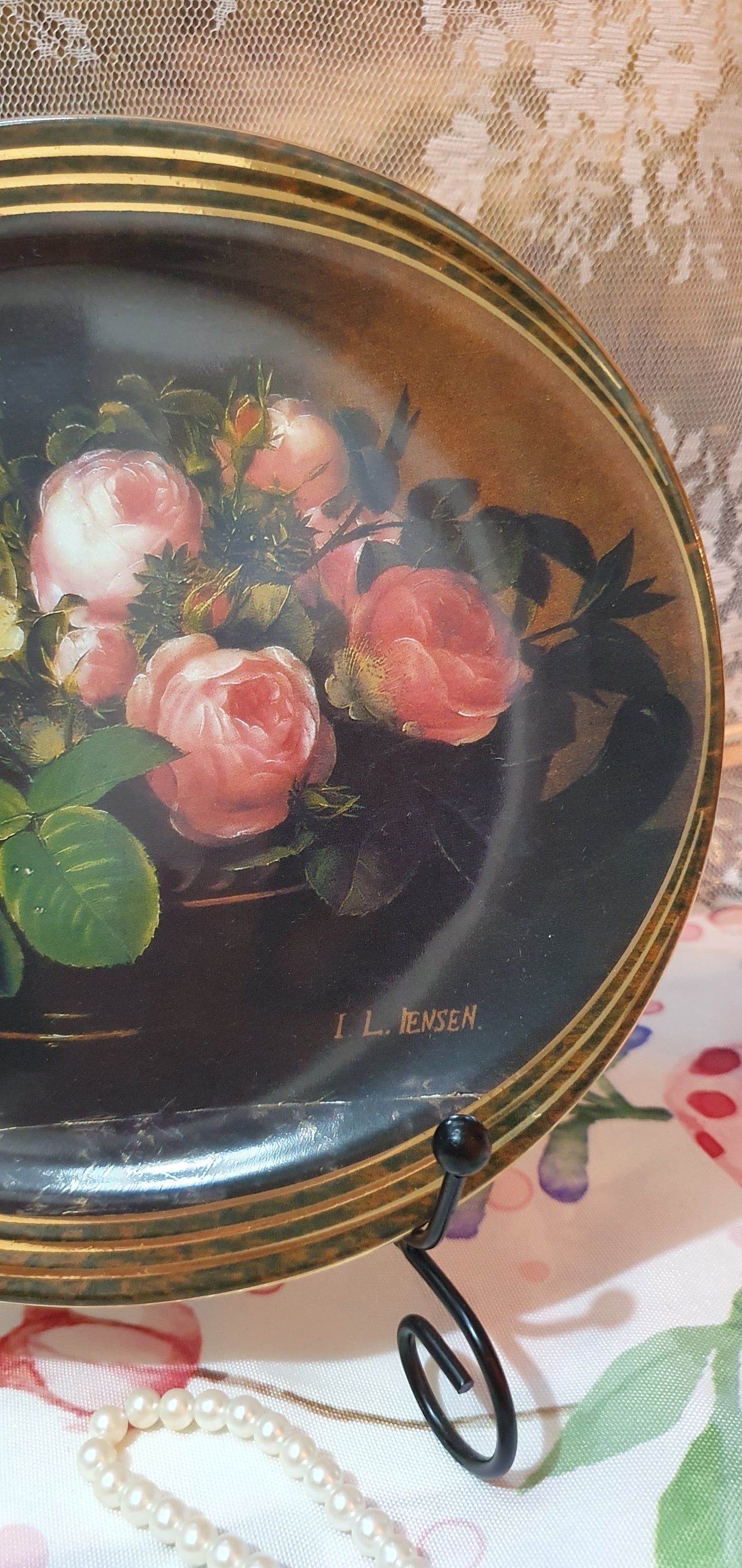 Decorative porcelain plate "Bouquet of Roses" by Grande Porcelain of Copenhagen (9061B)