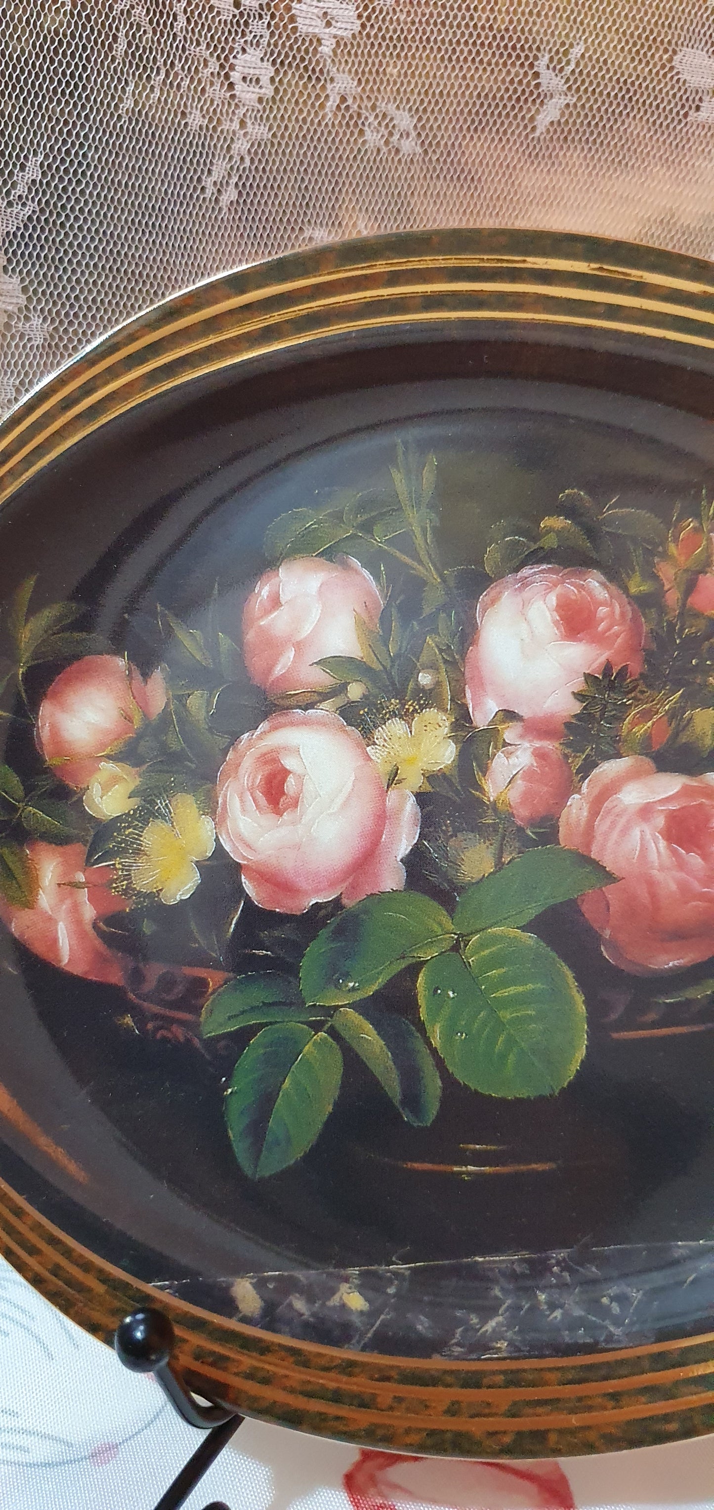 Decorative porcelain plate "Bouquet of Roses" by Grande Porcelain of Copenhagen (9061B)