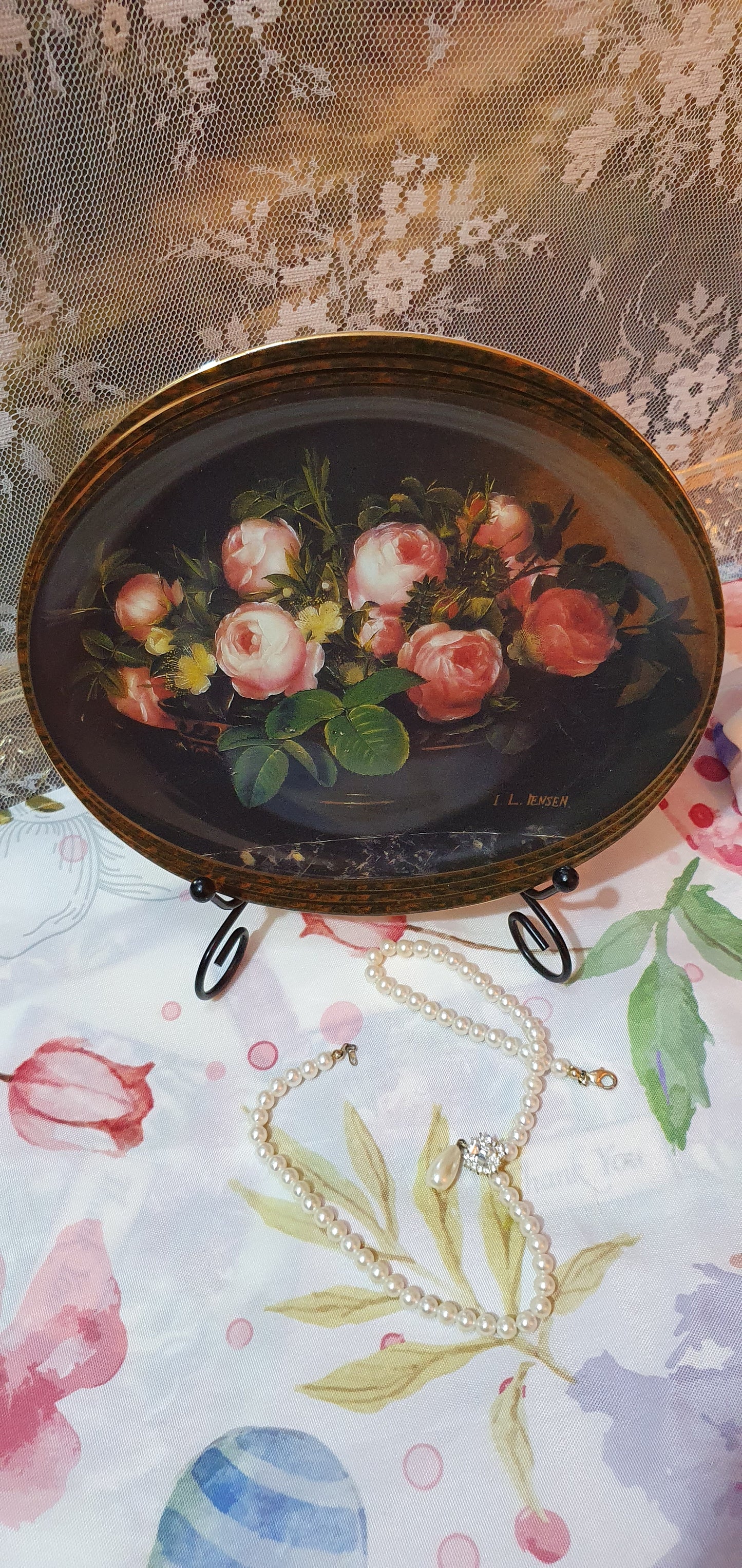 Decorative porcelain plate "Bouquet of Roses" by Grande Porcelain of Copenhagen (9061B)