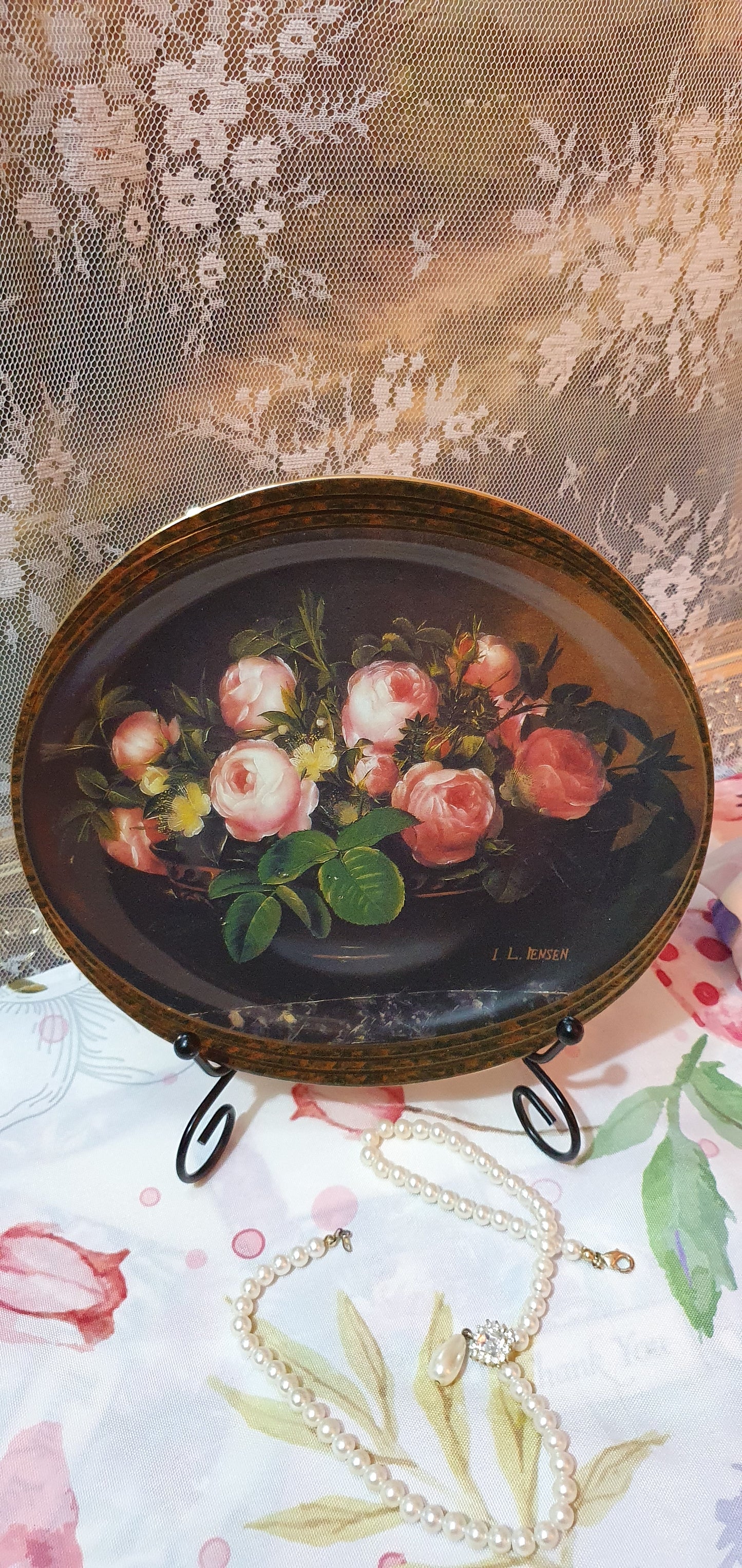 Decorative porcelain plate "Bouquet of Roses" by Grande Porcelain of Copenhagen (9061B)