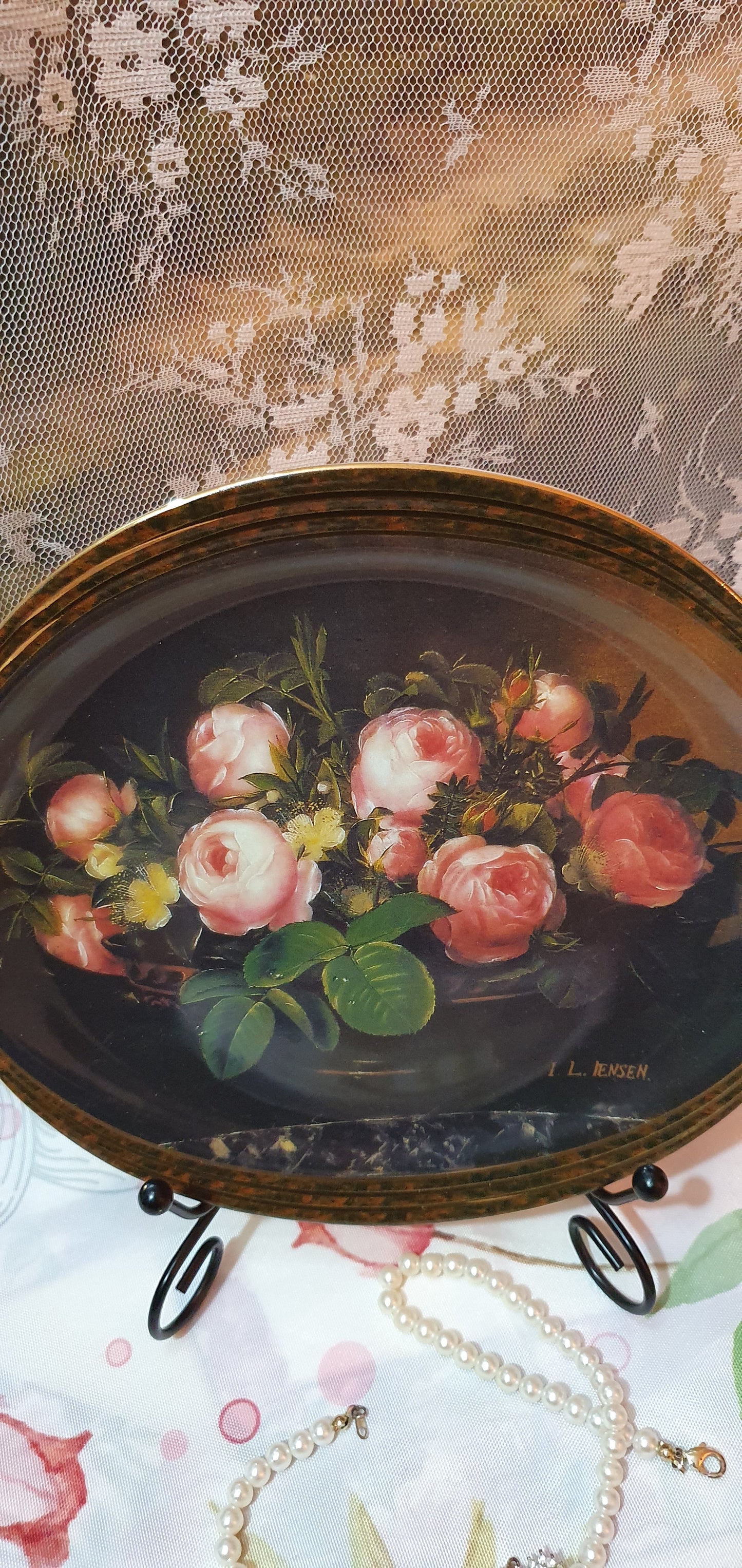 Decorative porcelain plate "Bouquet of Roses" by Grande Porcelain of Copenhagen (9061B)