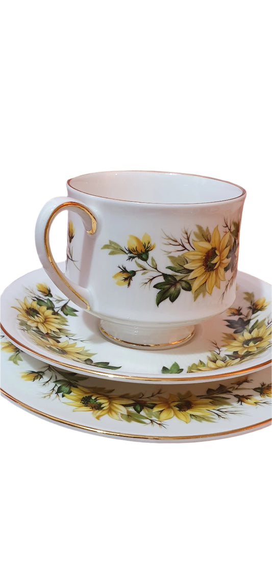 Слънчев блясък: 4 броя троен сет Paragon "Sunflower"