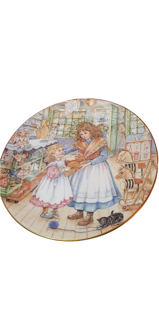 Декоративн чиния Коледен дух и благотворителност: Royal Worcester “A Gift of Love” (1990)