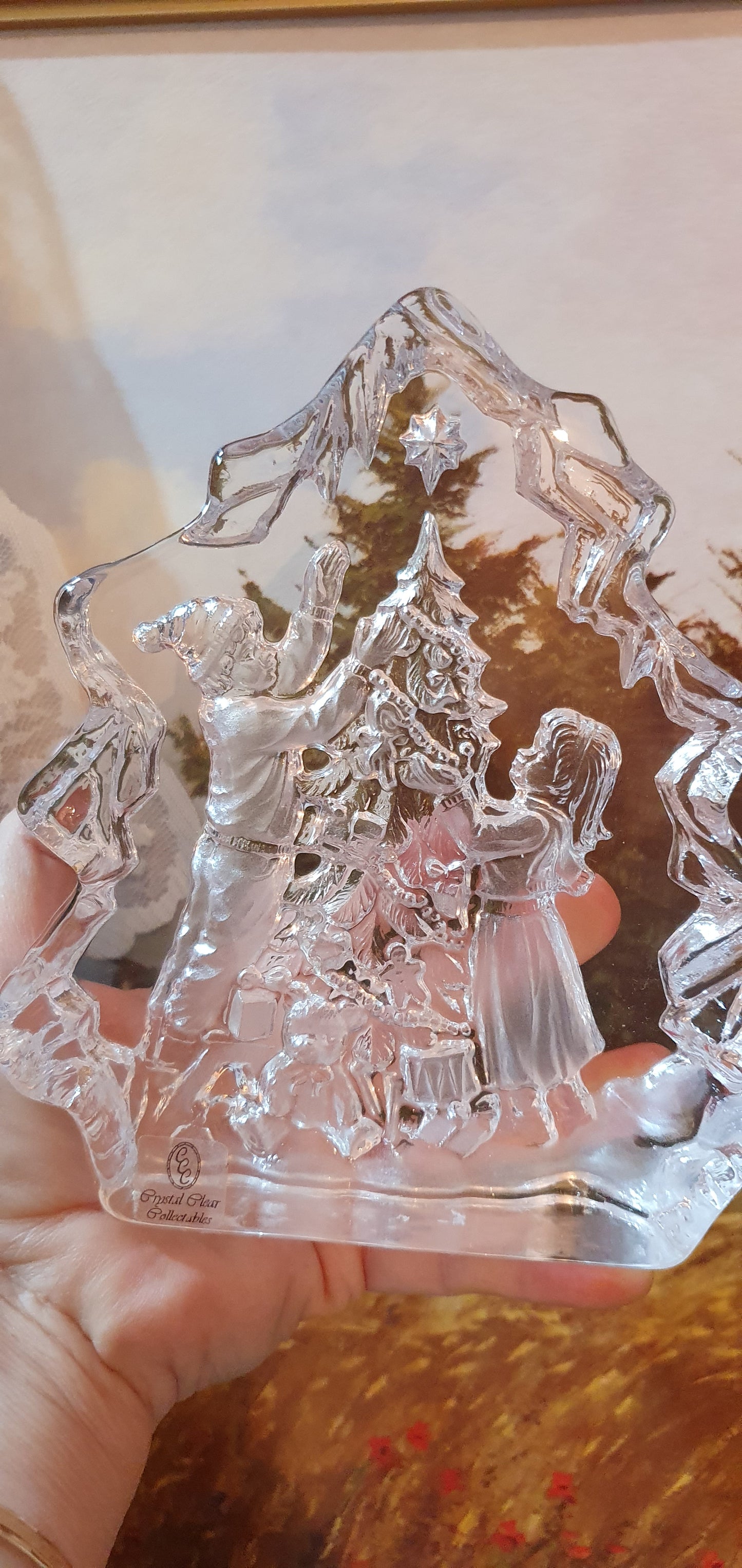 Christmas Magic in Crystal: Figure "Decorating the Christmas Tree"