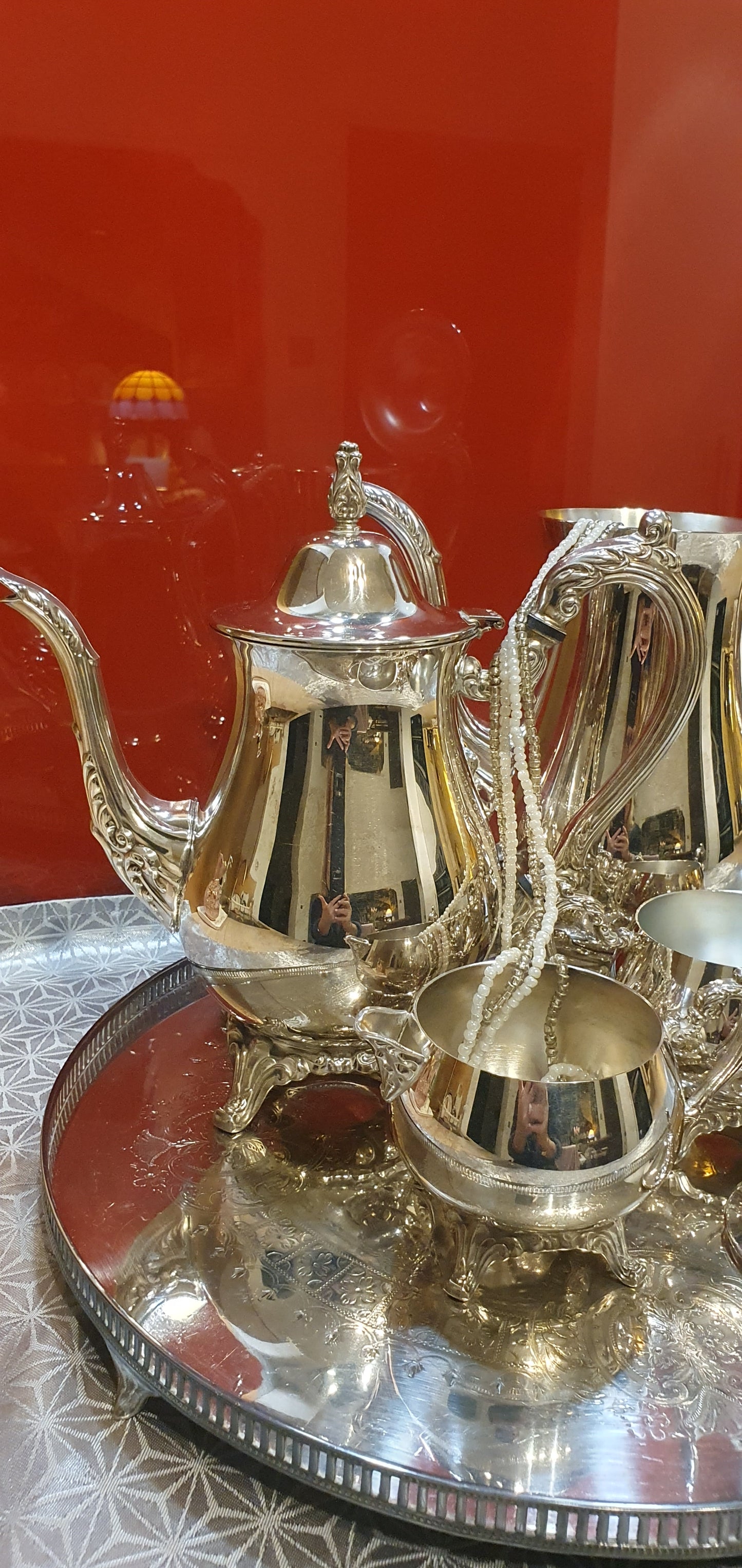 Exquisite silver-plated set from Oneida USA