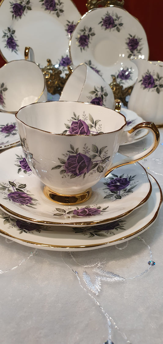 3 броя сетове Clare с разкошни виолетови рози