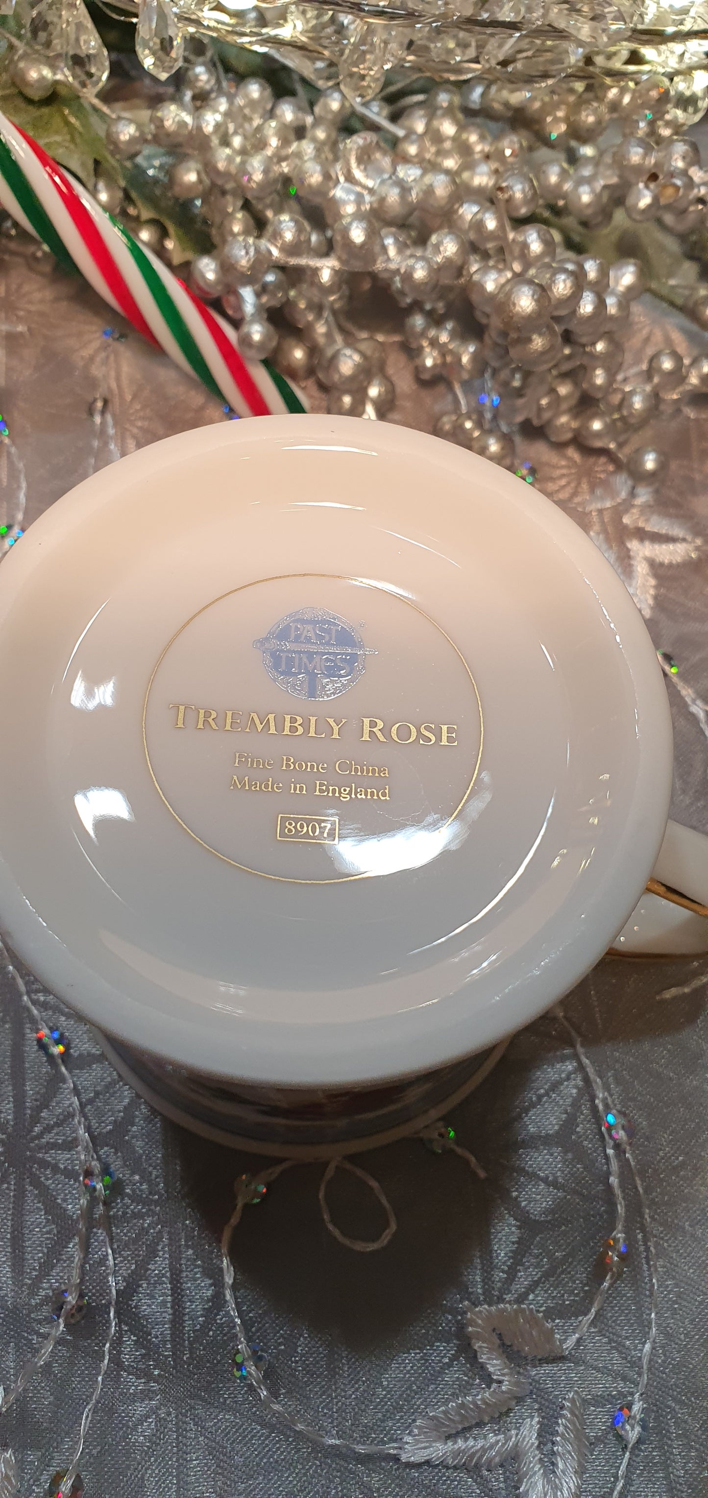 Trembly Rose Glass – Royal Elegance and Timeless Beauty