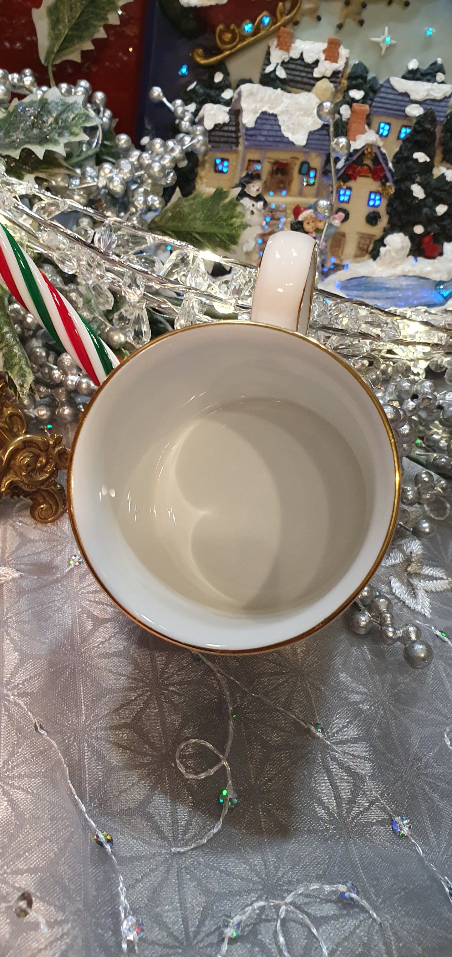 Trembly Rose Glass – Royal Elegance and Timeless Beauty