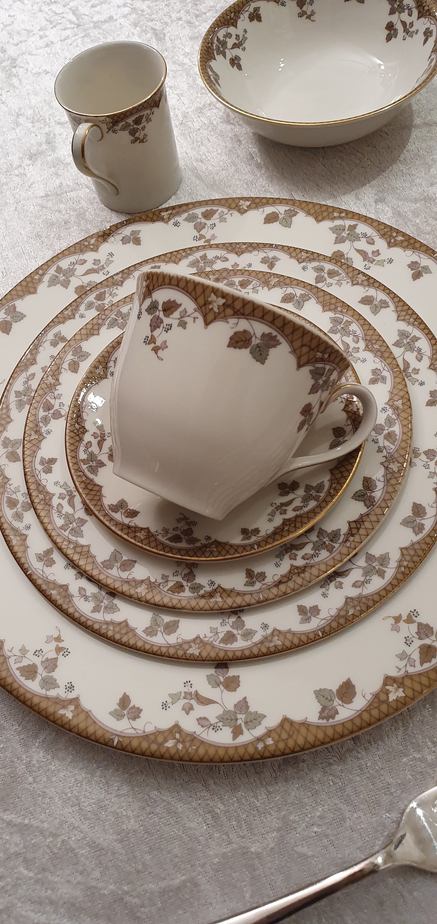 Royal Doulton Lynnewood 57-piece dinner service