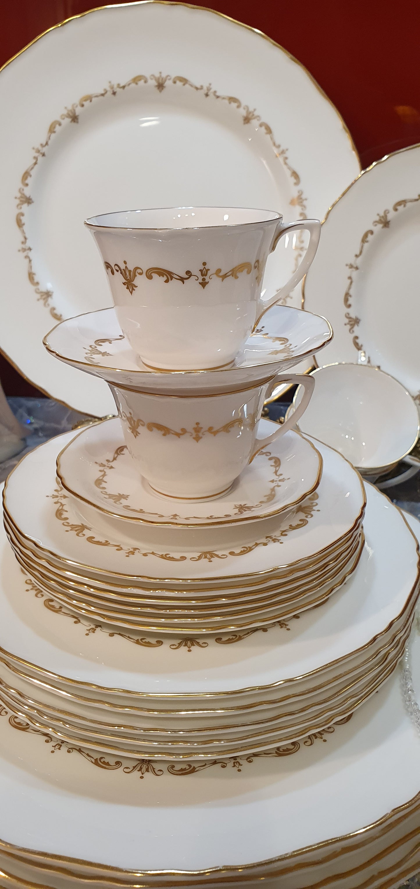 Royal Worcester Porcelain Service - "Gold Chantilly" 36 Pieces