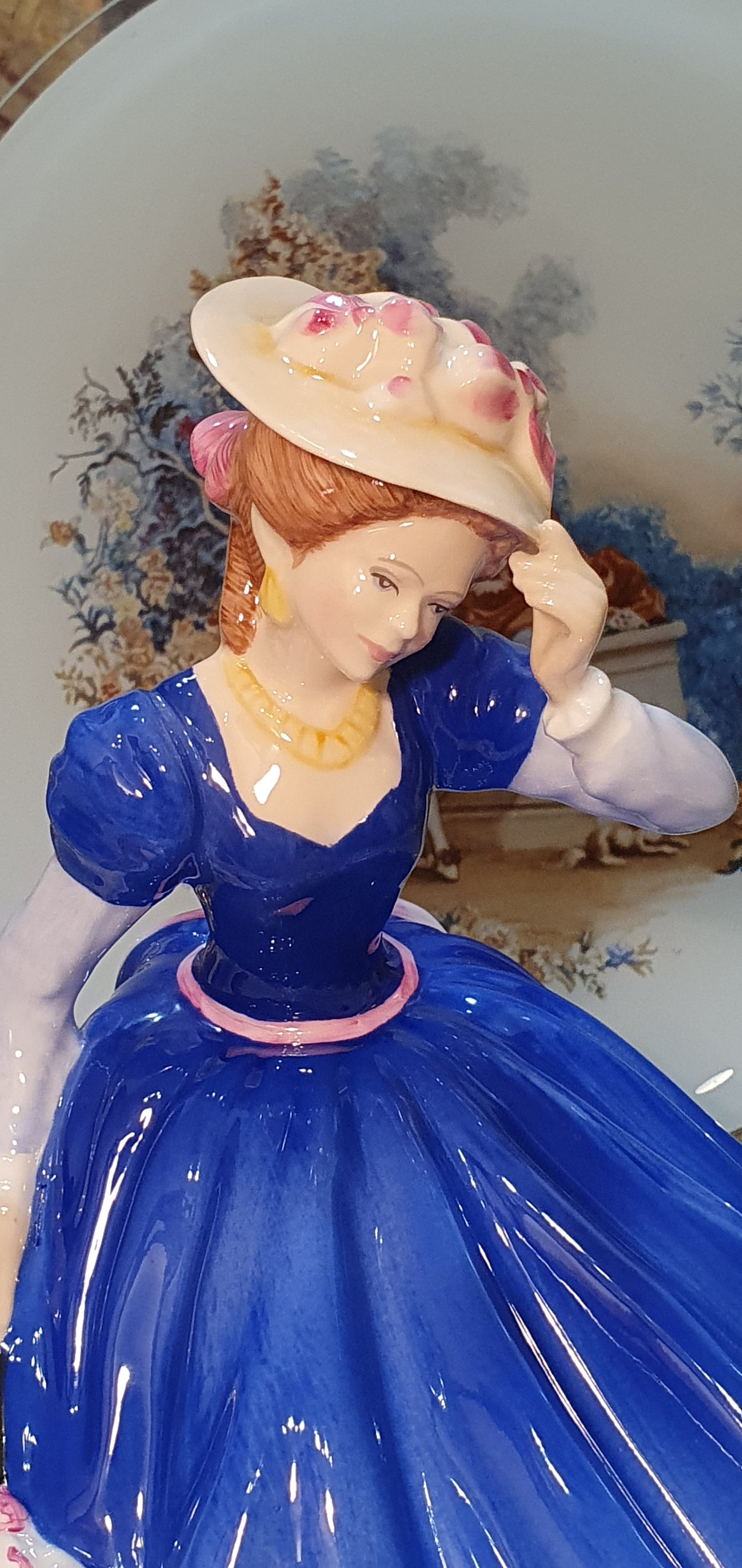 Royal Doulton "Mary" (HN 3375)