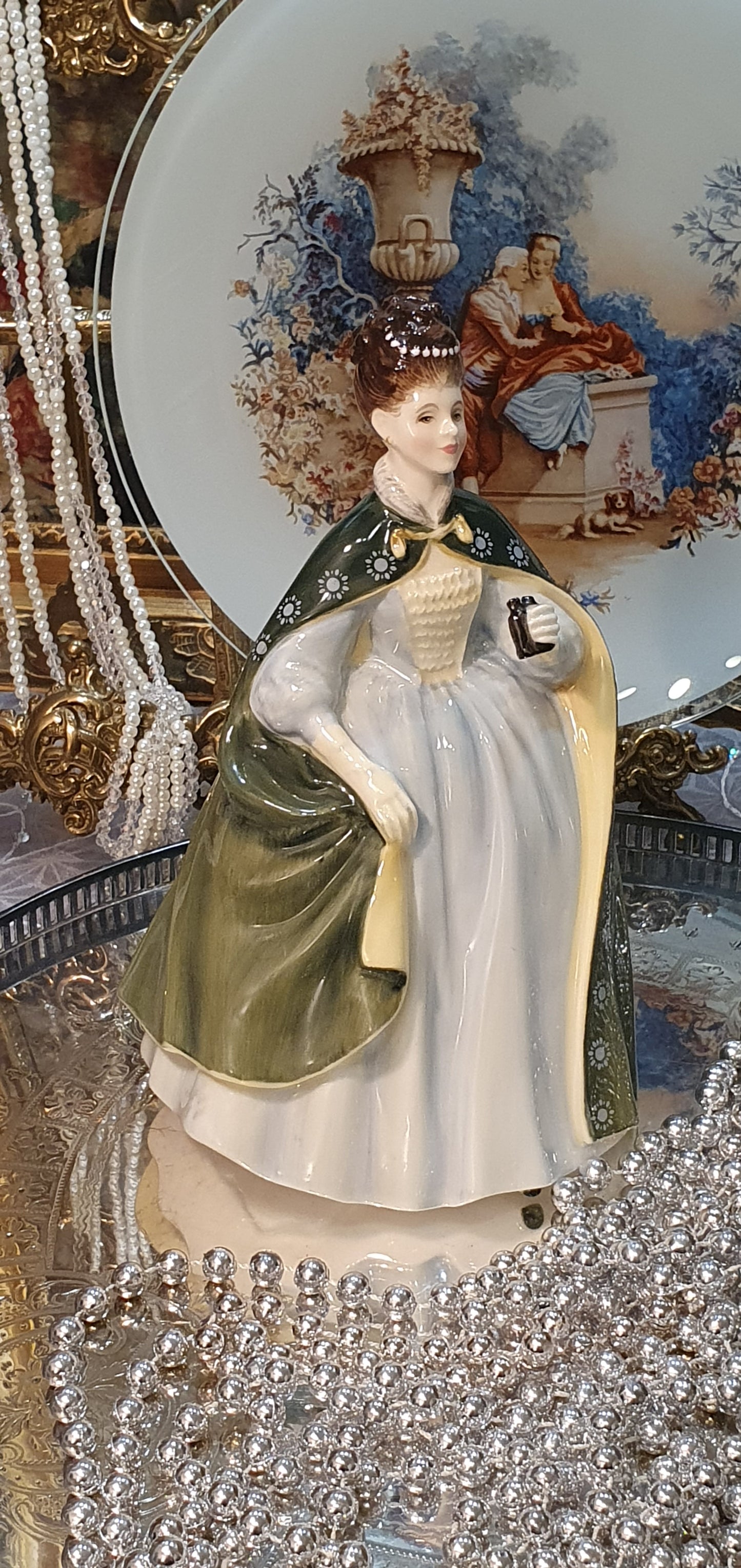 Royal Doulton – "Premiere" (HN 2343)