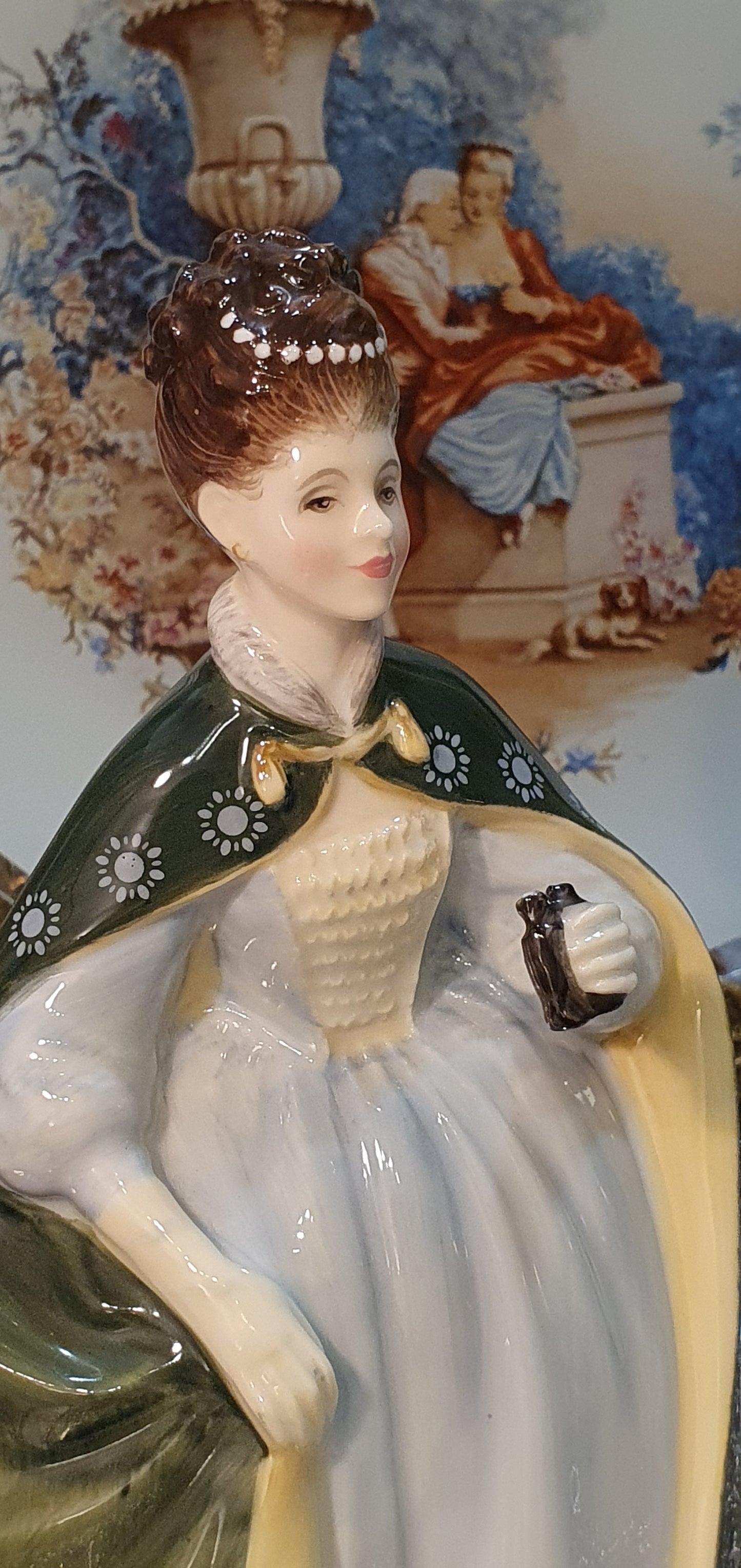 Royal Doulton – "Premiere" (HN 2343)