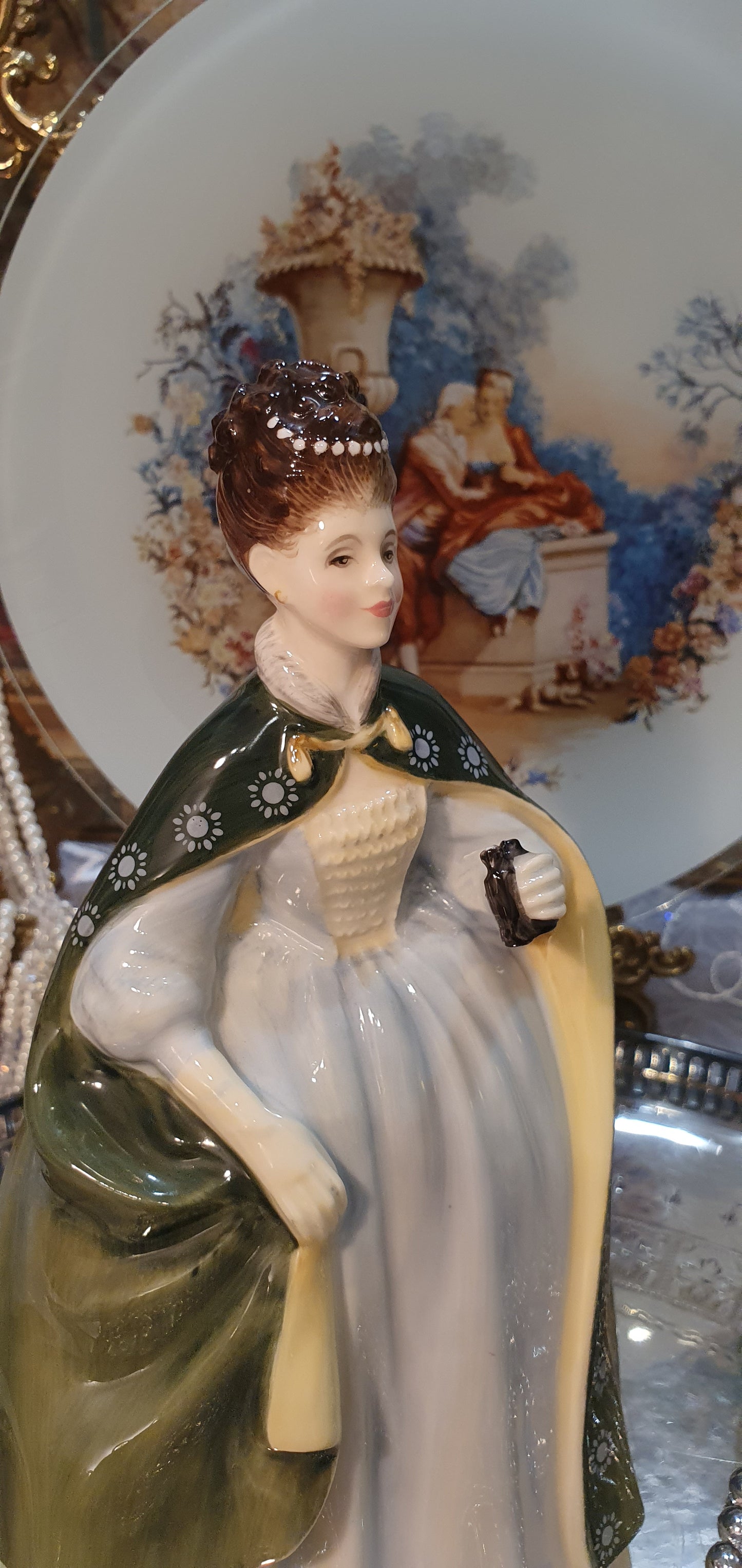 Royal Doulton – "Premiere" (HN 2343)